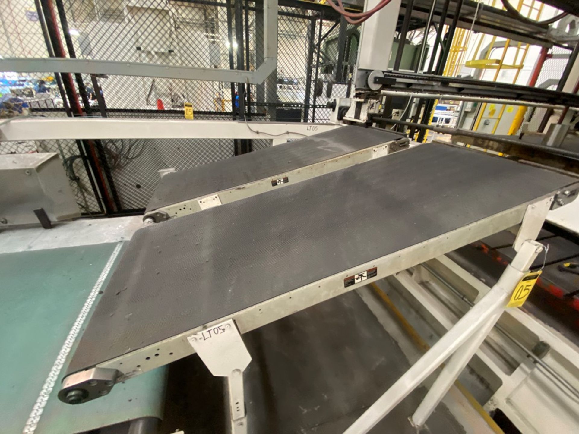 Conveyor system divided in 3 parts - Image 15 of 36