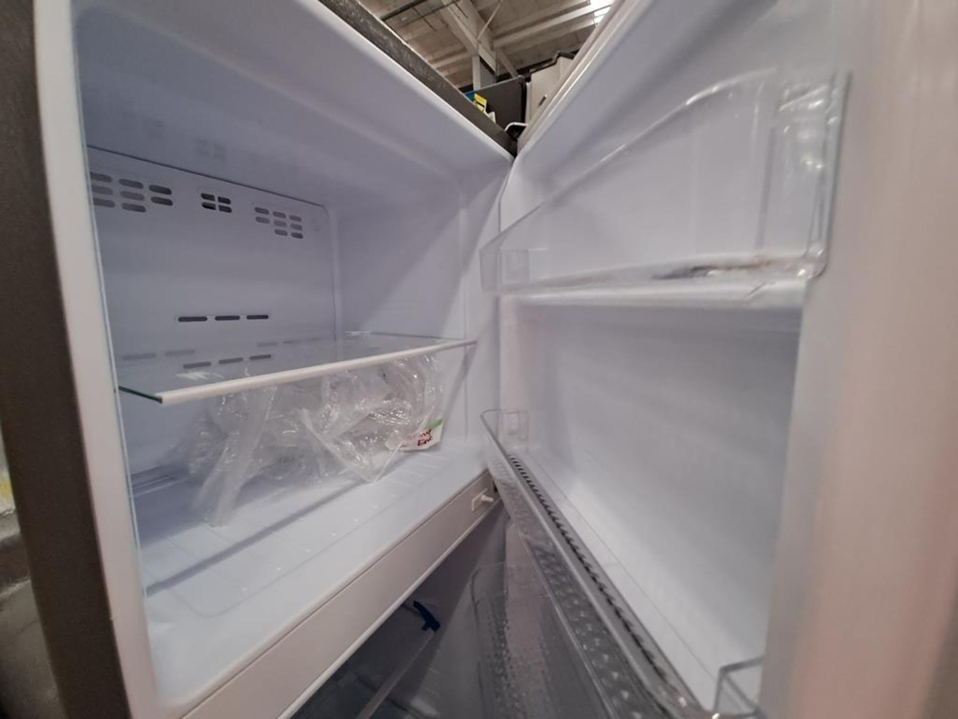 Lote de 2 refrigeradores contiene: 1 Refrigerador con dispensador de agua Marca MABE, Modelo MRA300 - Image 6 of 8