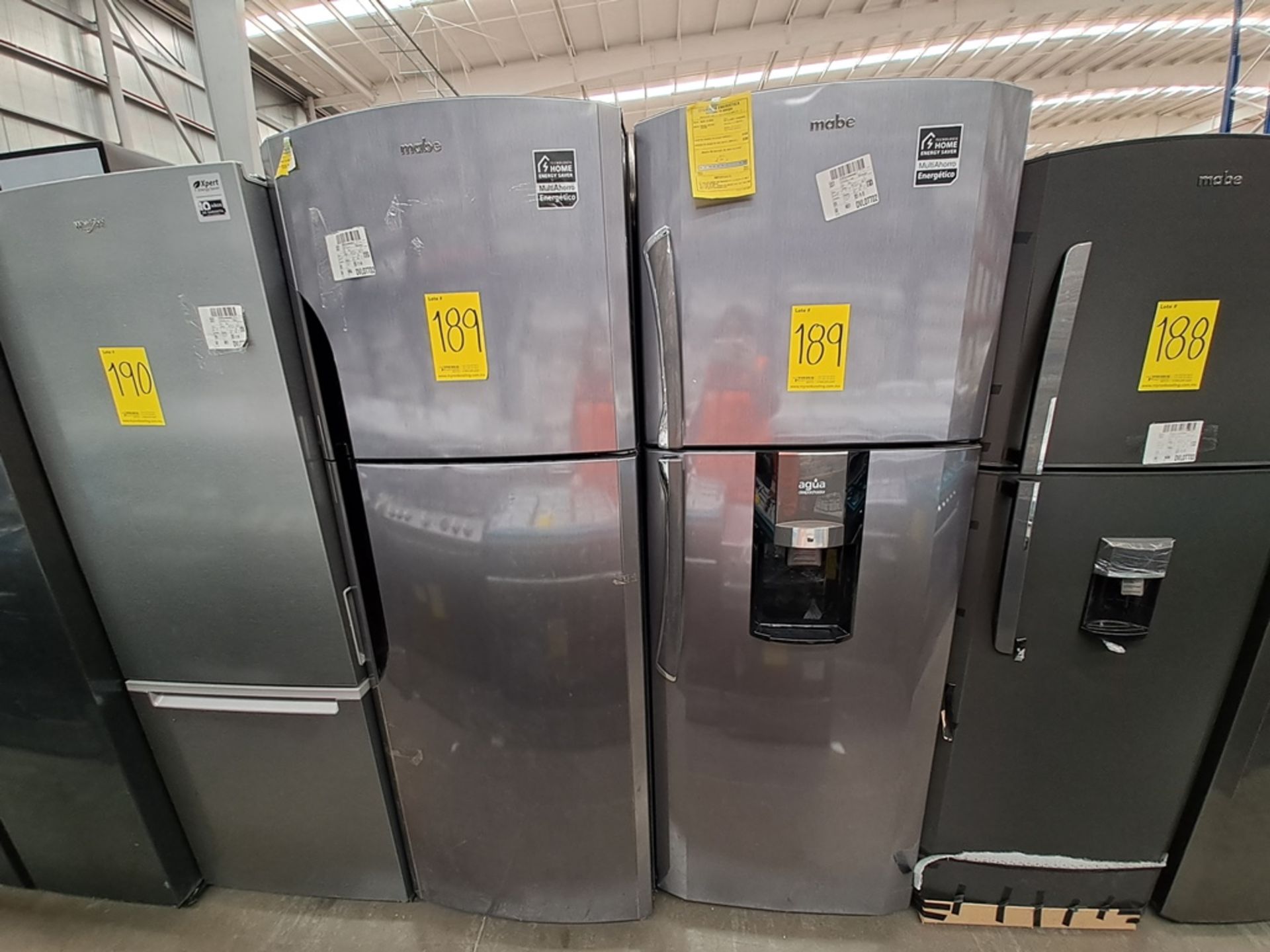 Lote de 2 refrigeradores contiene: 1 Refrigerador con dispensador de agua Marca MABE, Modelo MRT400