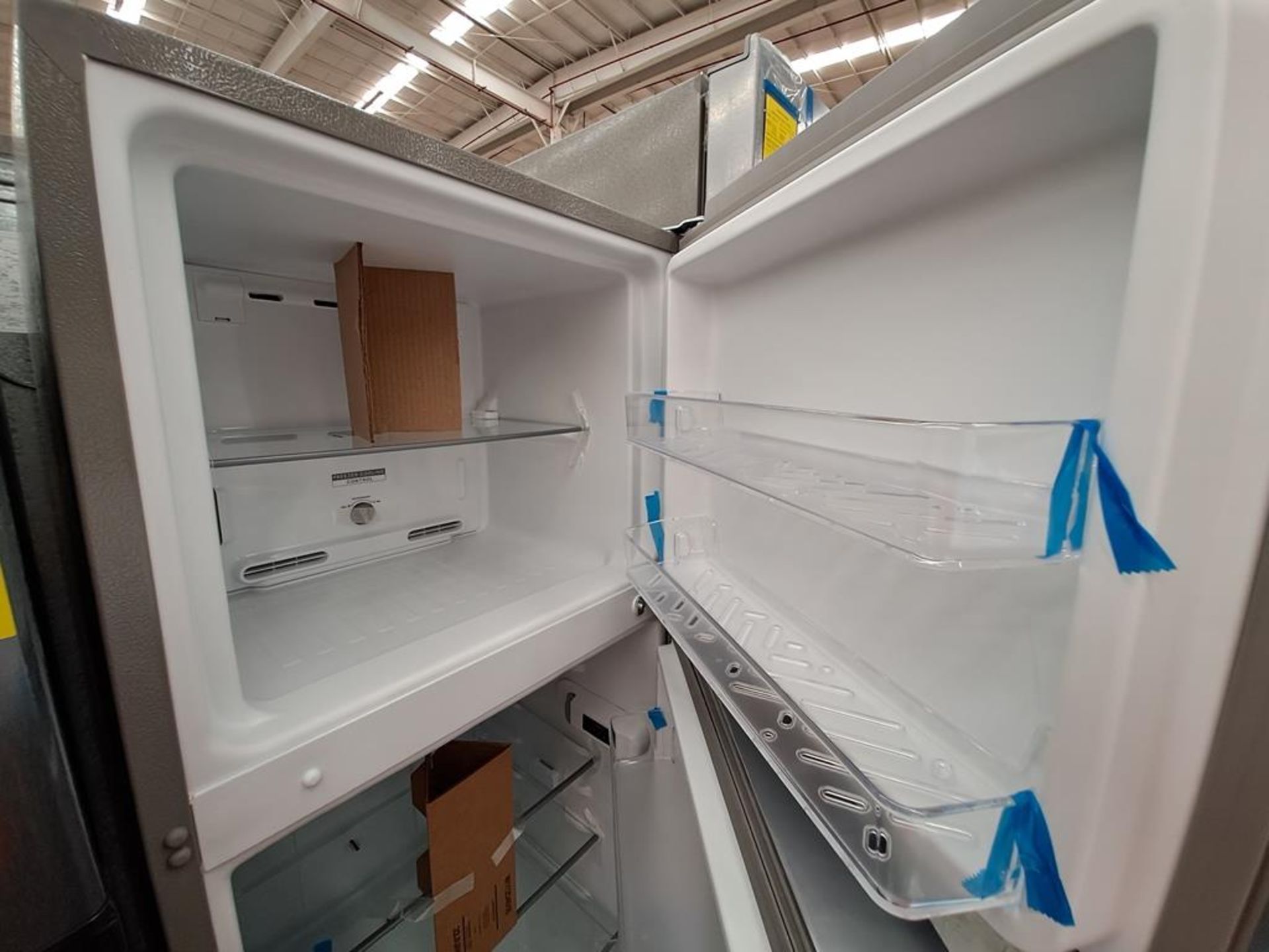 (Equipo nuevo) Lote de 2 refrigeradores contiene: 1 refrigerador Marca WHIRLPOOL, Modelo WT1231D, S - Image 5 of 9
