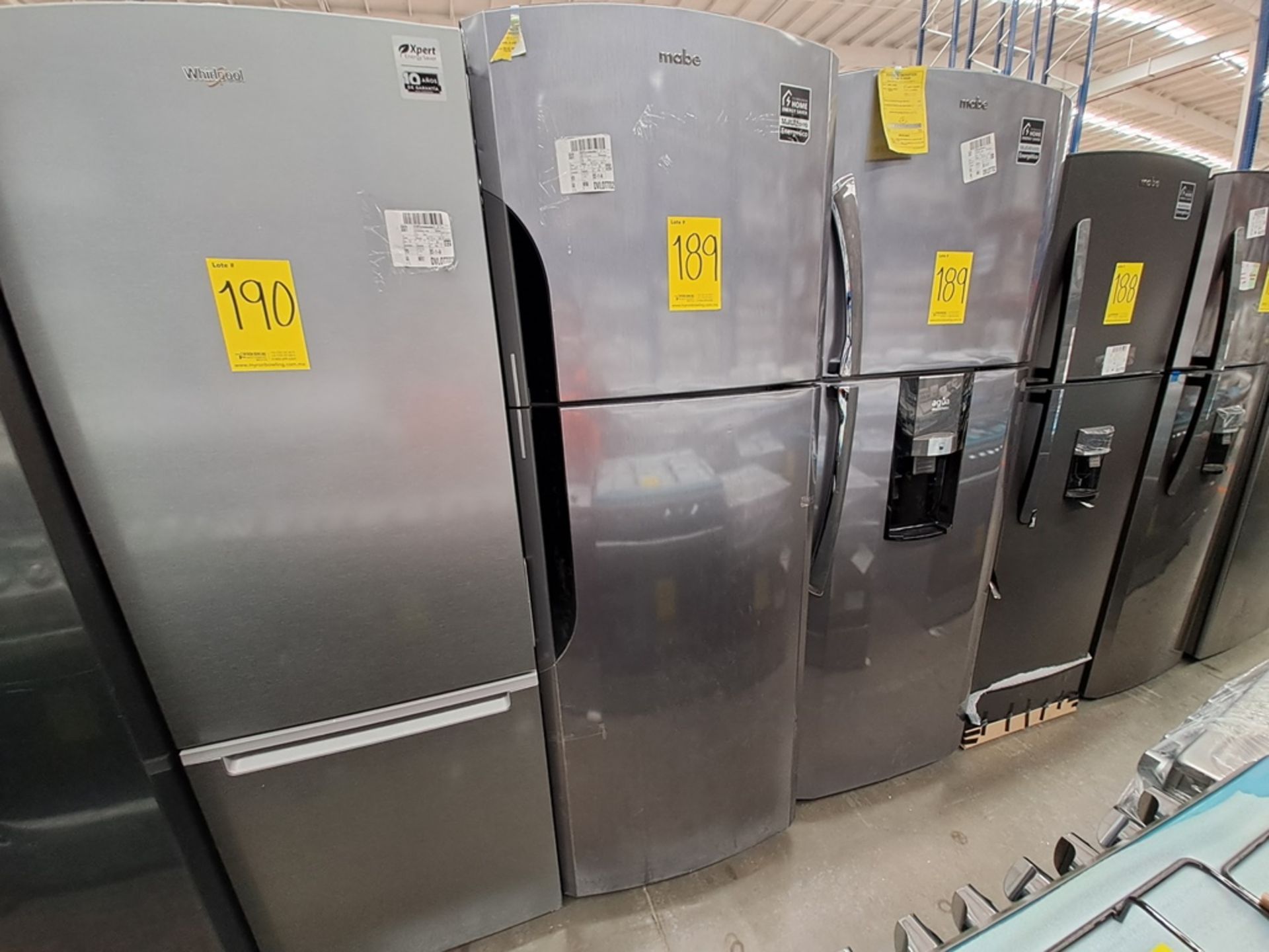Lote de 2 refrigeradores contiene: 1 Refrigerador con dispensador de agua Marca MABE, Modelo MRT400 - Image 7 of 9