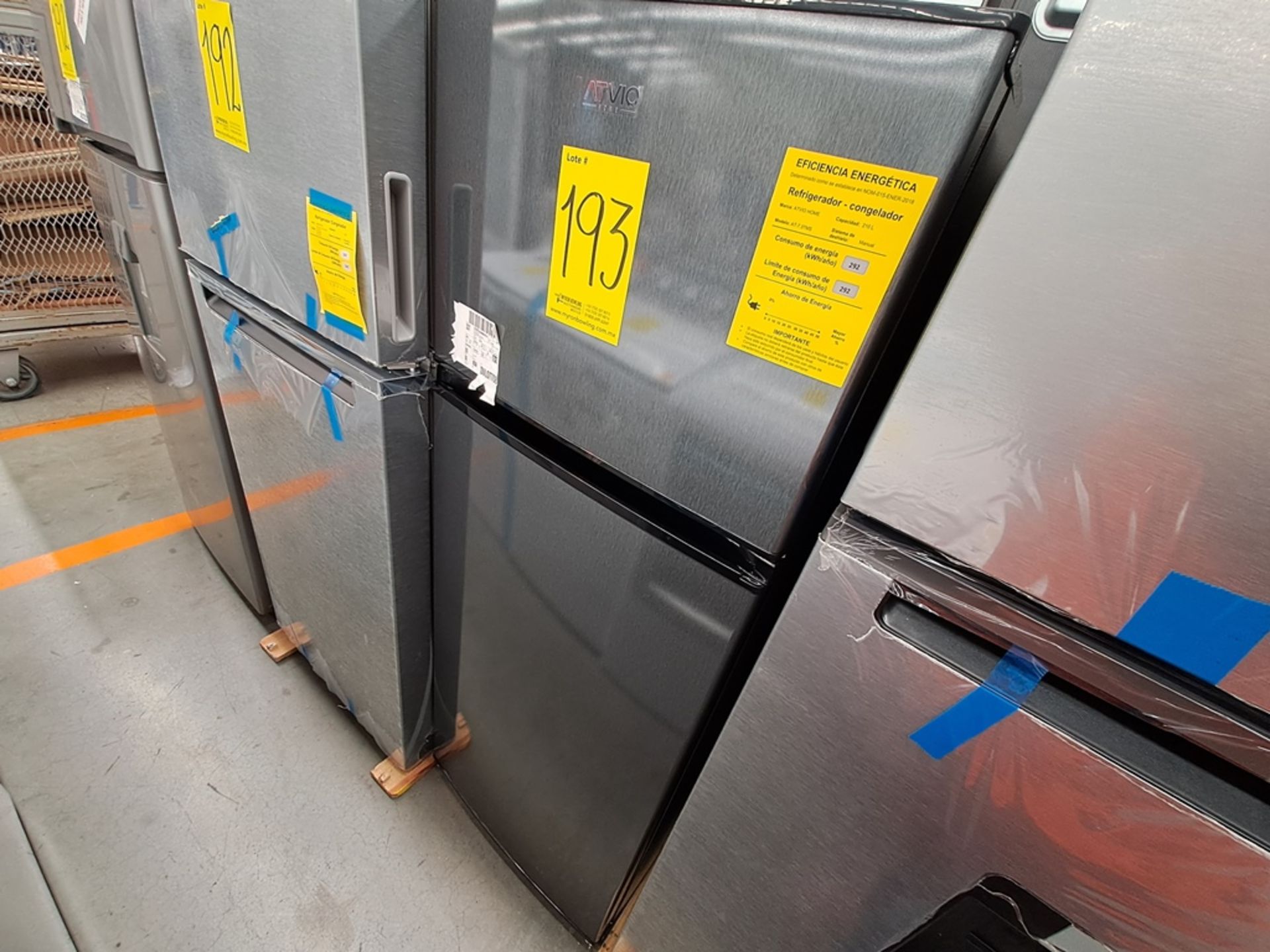 Lote de 2 refrigeradores contiene: 1 Refrigerador con dispensador de agua Marca WHIRLPOOL, Modelo W - Image 3 of 10
