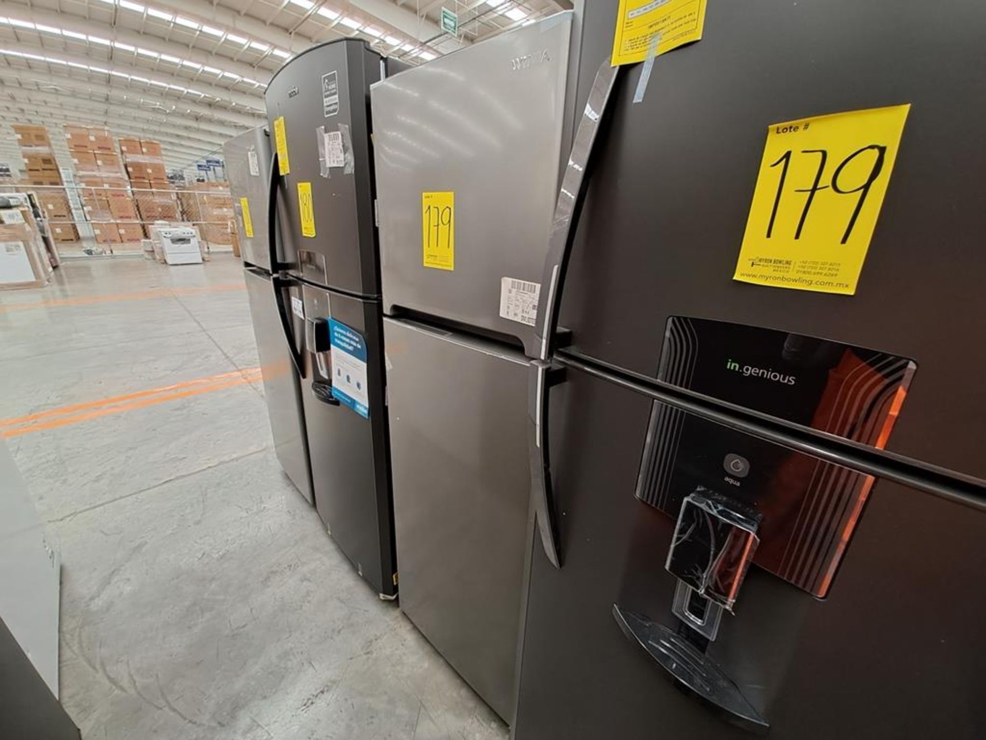 (Equipo nuevo) Lote de 2 refrigeradores contiene: 1 refrigerador con dispensador de agua Marca MABE - Image 4 of 10