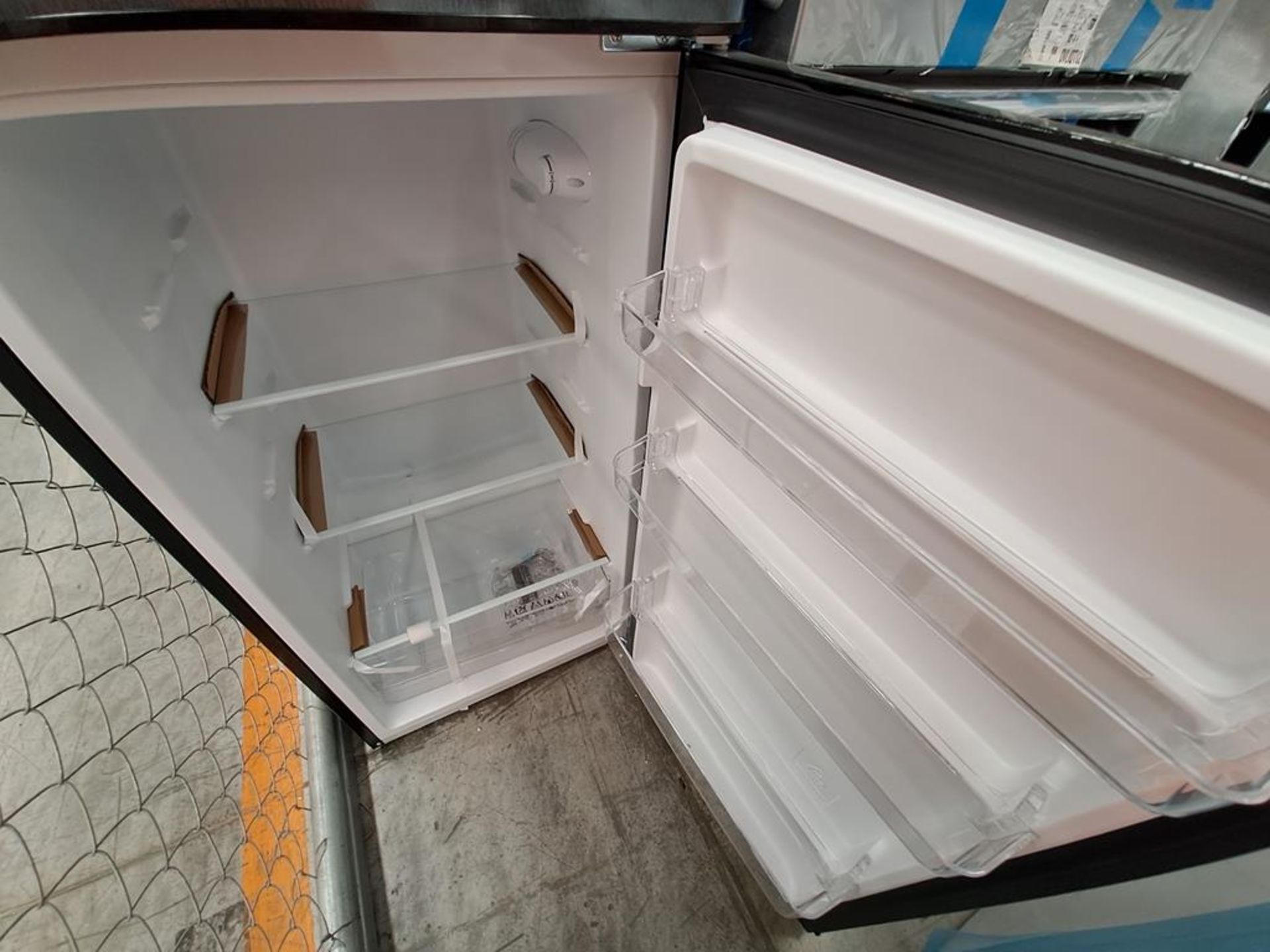 (Equipo nuevo) Lote de 2 refrigeradores contiene: 1 refrigerador Marca WHIRLPOOL, Modelo WT1231D, S - Image 8 of 9