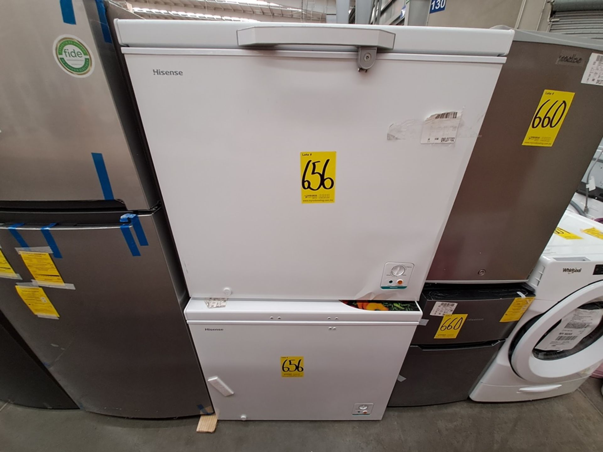 Lote de 2 congeladores contiene: 1 congelador Marca HISENSE, Modelo, Serie Color;1 congelador Marca