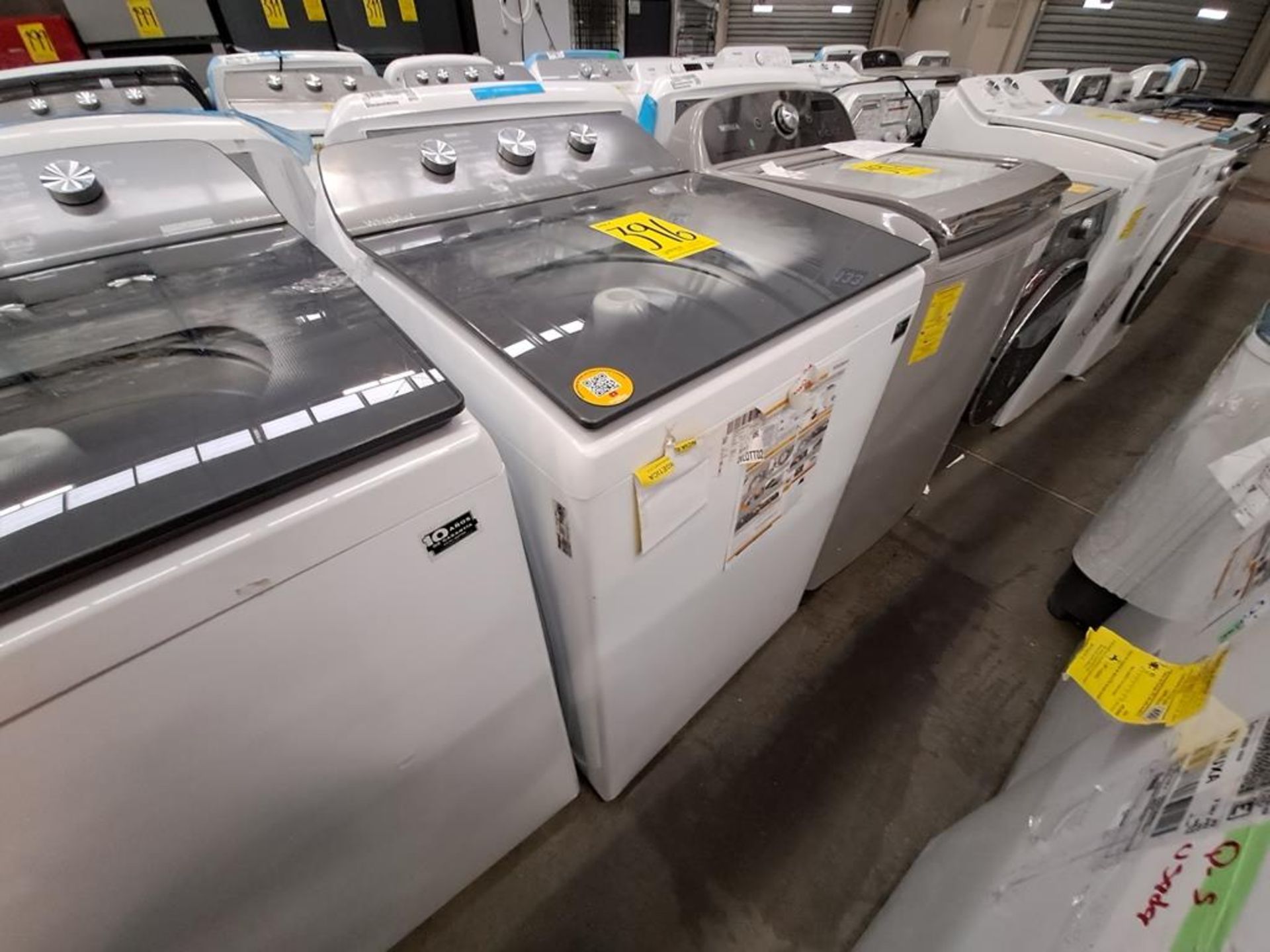 (Daño estético) Lote de 2 lavadoras contiene: 1 Lavadora de 18 KG Marca WHIRLPOOL, Modelo 8MWTW1823 - Image 2 of 8