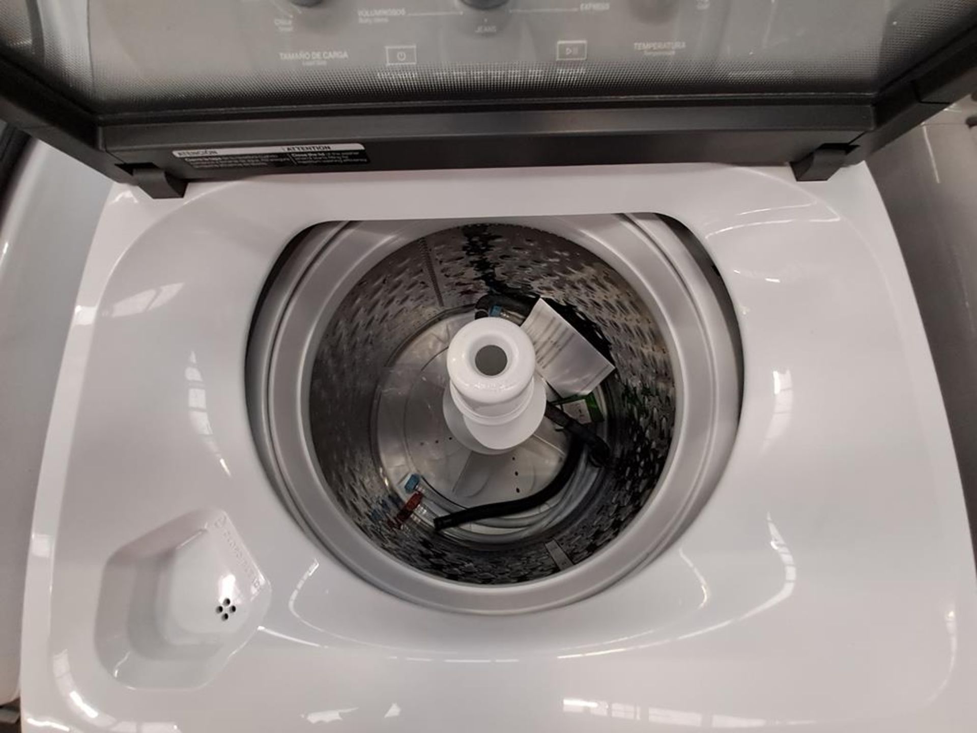 (Daño estético) Lote de 2 lavadoras contiene: 1 Lavadora de 18 KG Marca WHIRLPOOL, Modelo 8MWTW1823 - Image 6 of 8