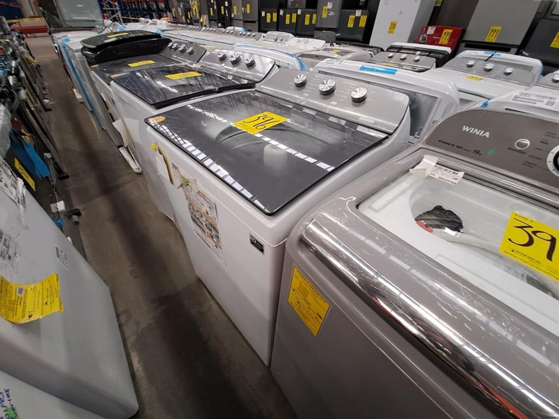 (Daño estético) Lote de 2 lavadoras contiene: 1 Lavadora de 18 KG Marca WHIRLPOOL, Modelo 8MWTW1823 - Image 4 of 8