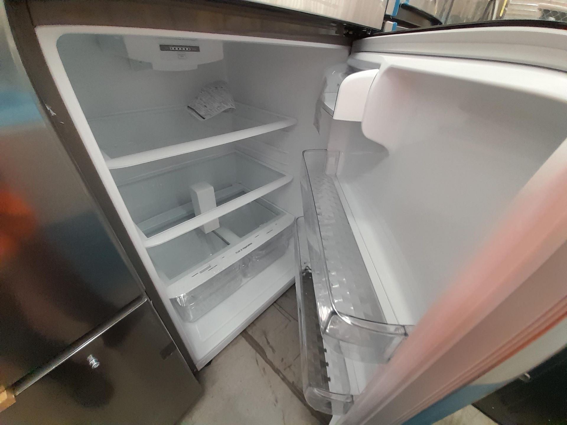 (Equipo nuevo) 1 Refrigerador Marca LG, Modelo GT24BS, Serie A2E194, Color GRIS. (Nuevo, excelente - Image 4 of 6