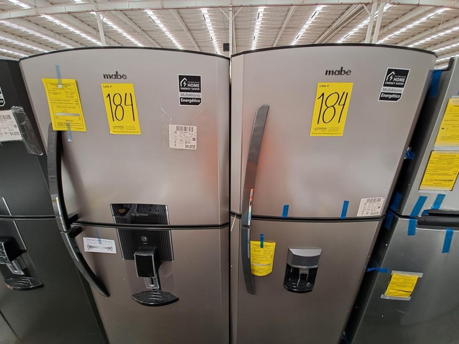 (Equipo nuevo) Lote de 2 refrigeradores contiene: 1 refrigerador con dispensador de agua Marca MABE