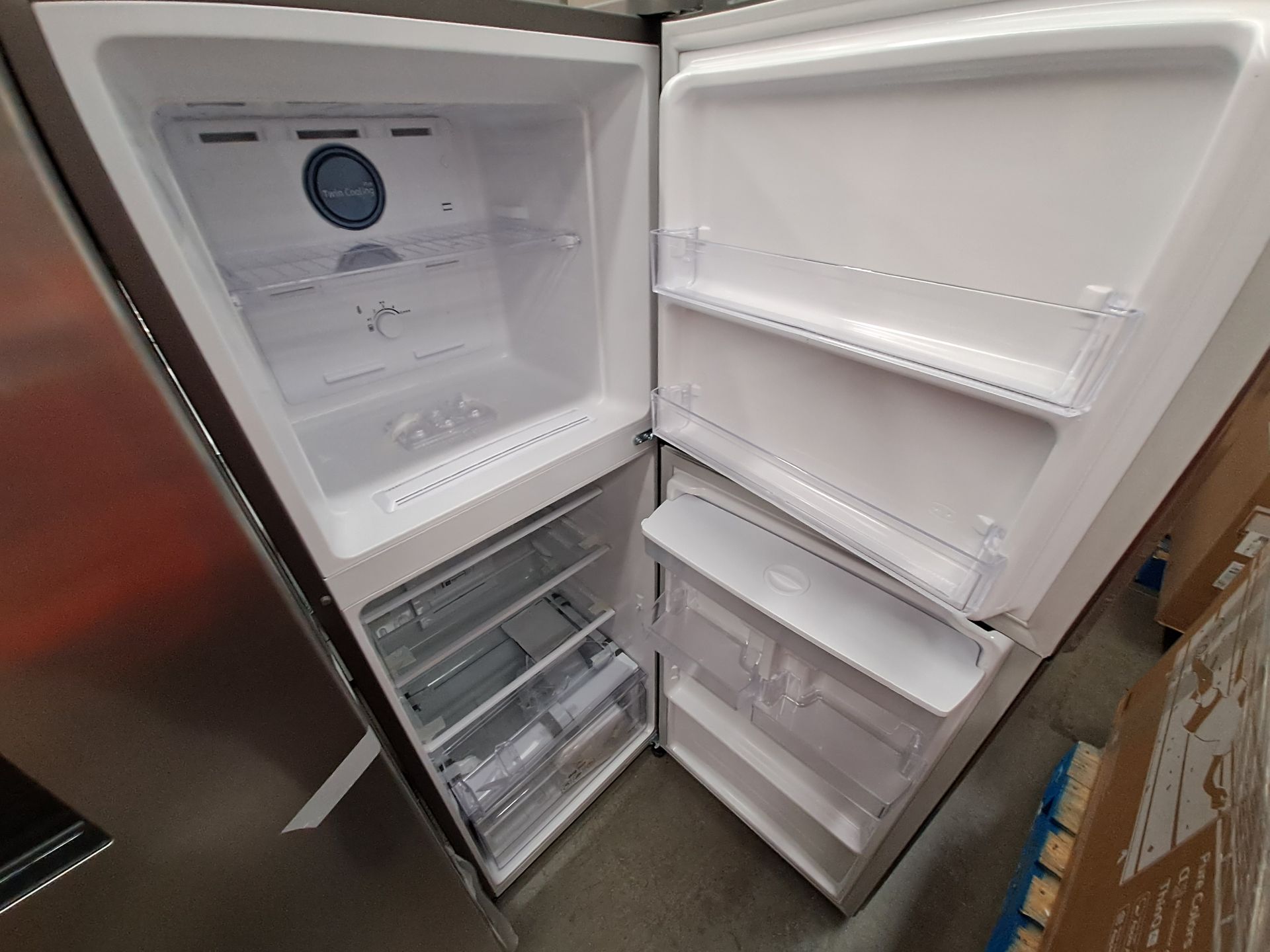 Lote de 2 refrigeradores contiene: 1 Refrigerador con dispensador de agua Marca SAMSUNG, Modelo RT2 - Image 4 of 6