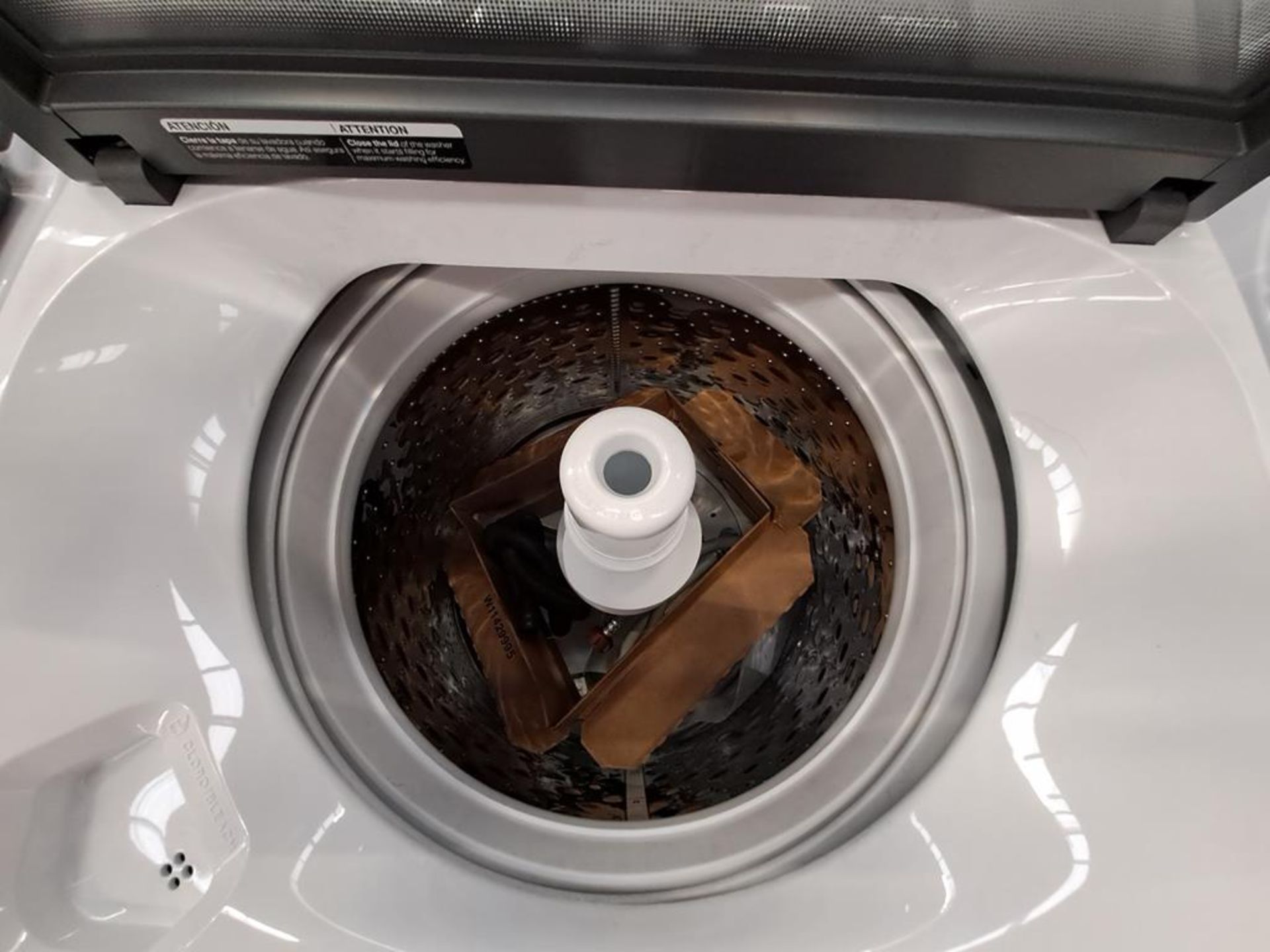 (Daño estético) Lote de 2 lavadoras contiene: 1 Lavadora de 18 KG Marca WHIRLPOOL, Modelo 8MWTW1823 - Image 7 of 8
