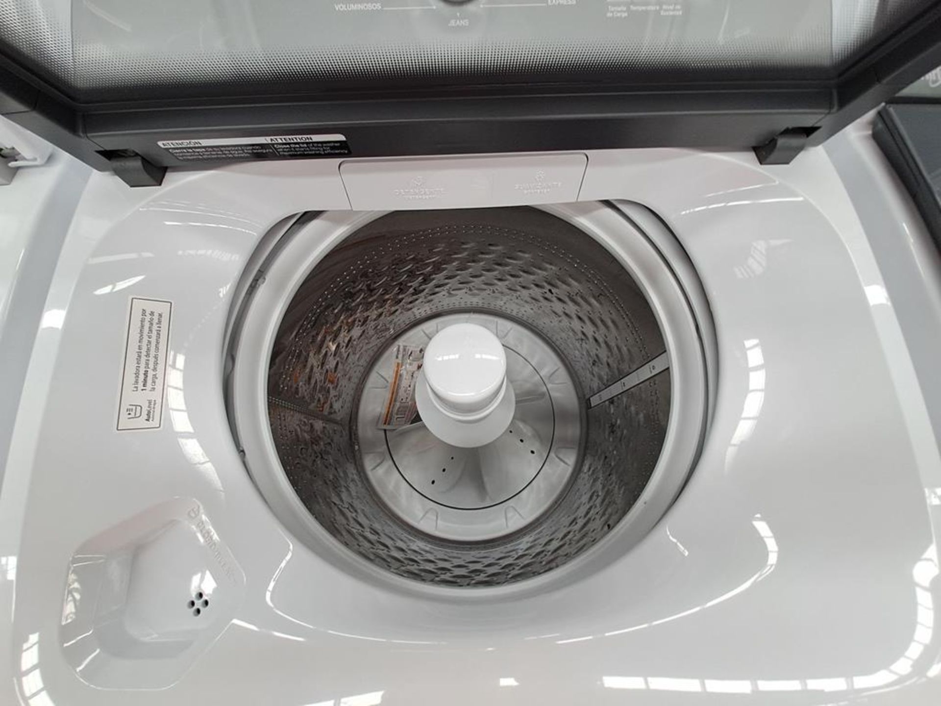 Lote de 2 lavadoras contiene: 1 Lavadora de 20 KG Marca WHIRLPOOL, Modelo 8MWTW2031WJM0, Serie HLB4 - Image 7 of 8