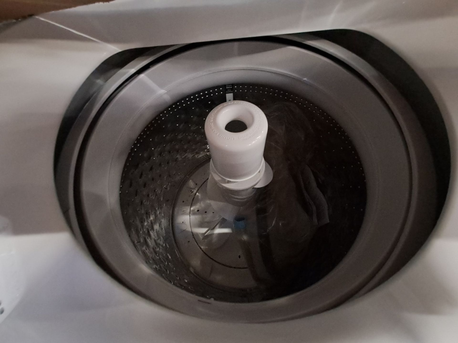 (Detalle estético) Lote de 2 lavadoras contiene: 1 Lavadora de 20 KG Marca WHIRLPOOL, Modelo 8MWTW2 - Image 7 of 8