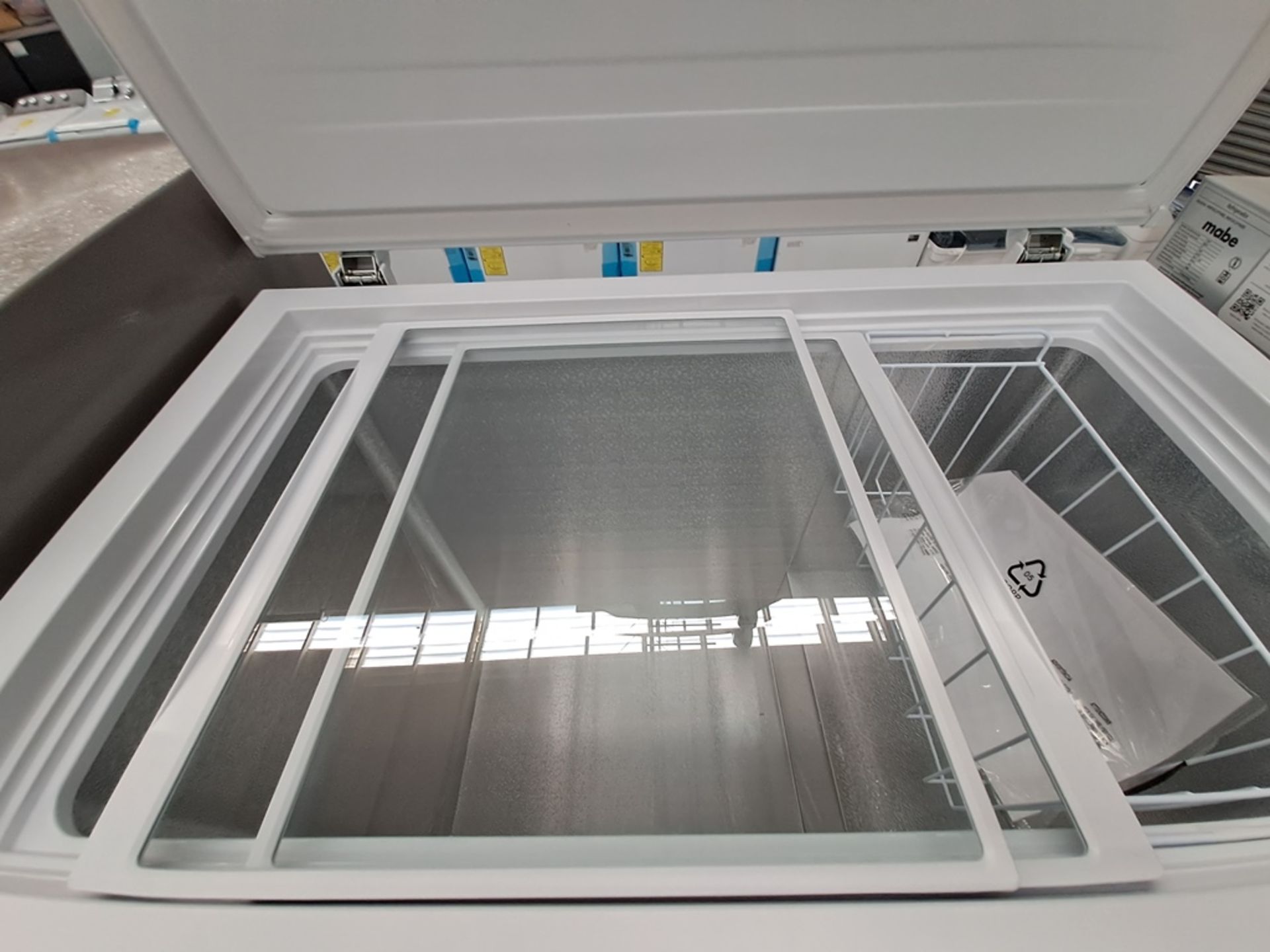 Lote de 2 congeladores contiene: 1 congelador Marca HISENSE, Modelo, Serie Color;1 congelador Marca - Image 4 of 5