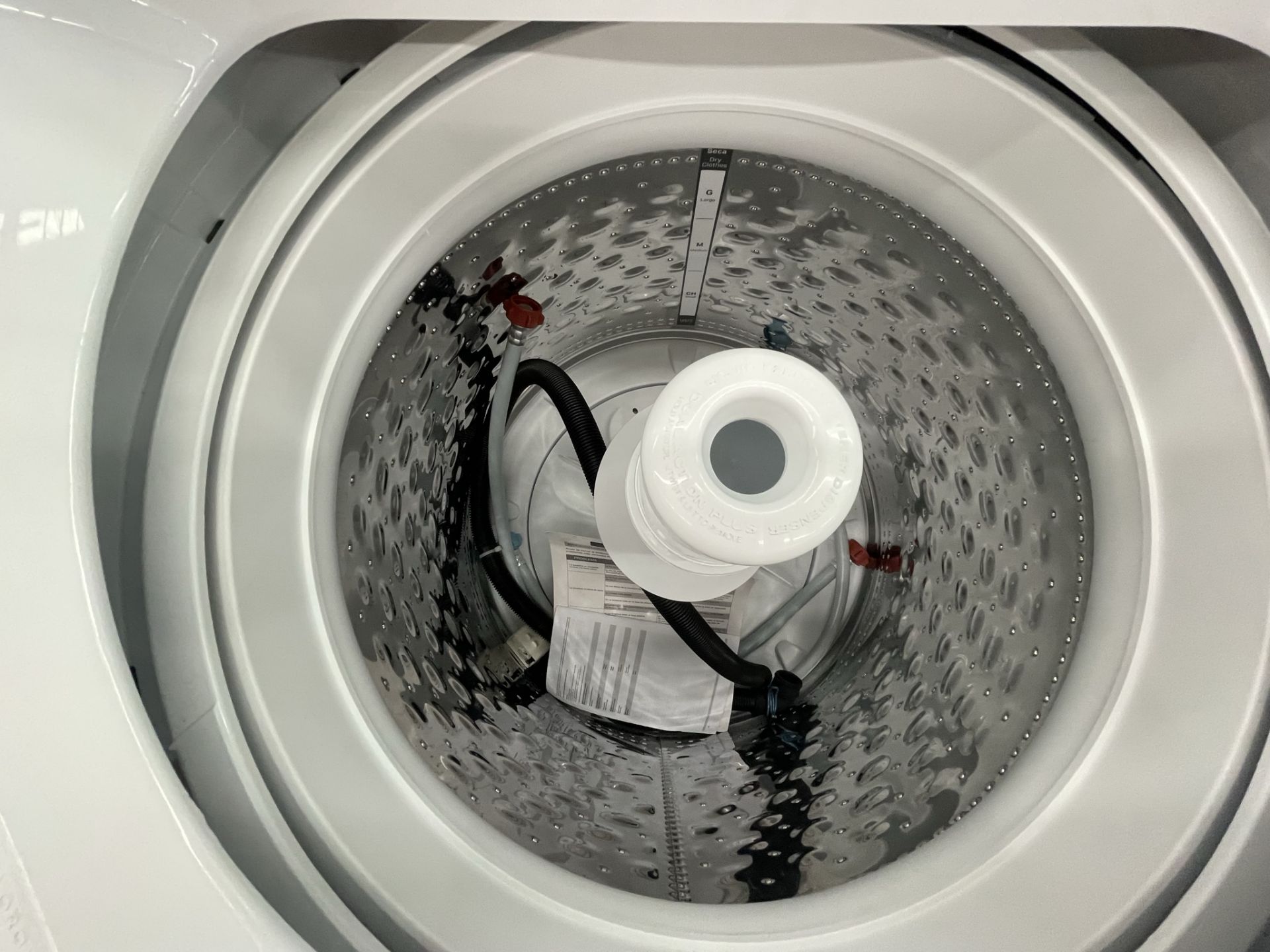 (Detalle estético) Lote de 2 lavadoras contiene: Lavadora de 18 KG Marca WHIRLPOOL, Modelo 8MWTW181 - Image 5 of 6