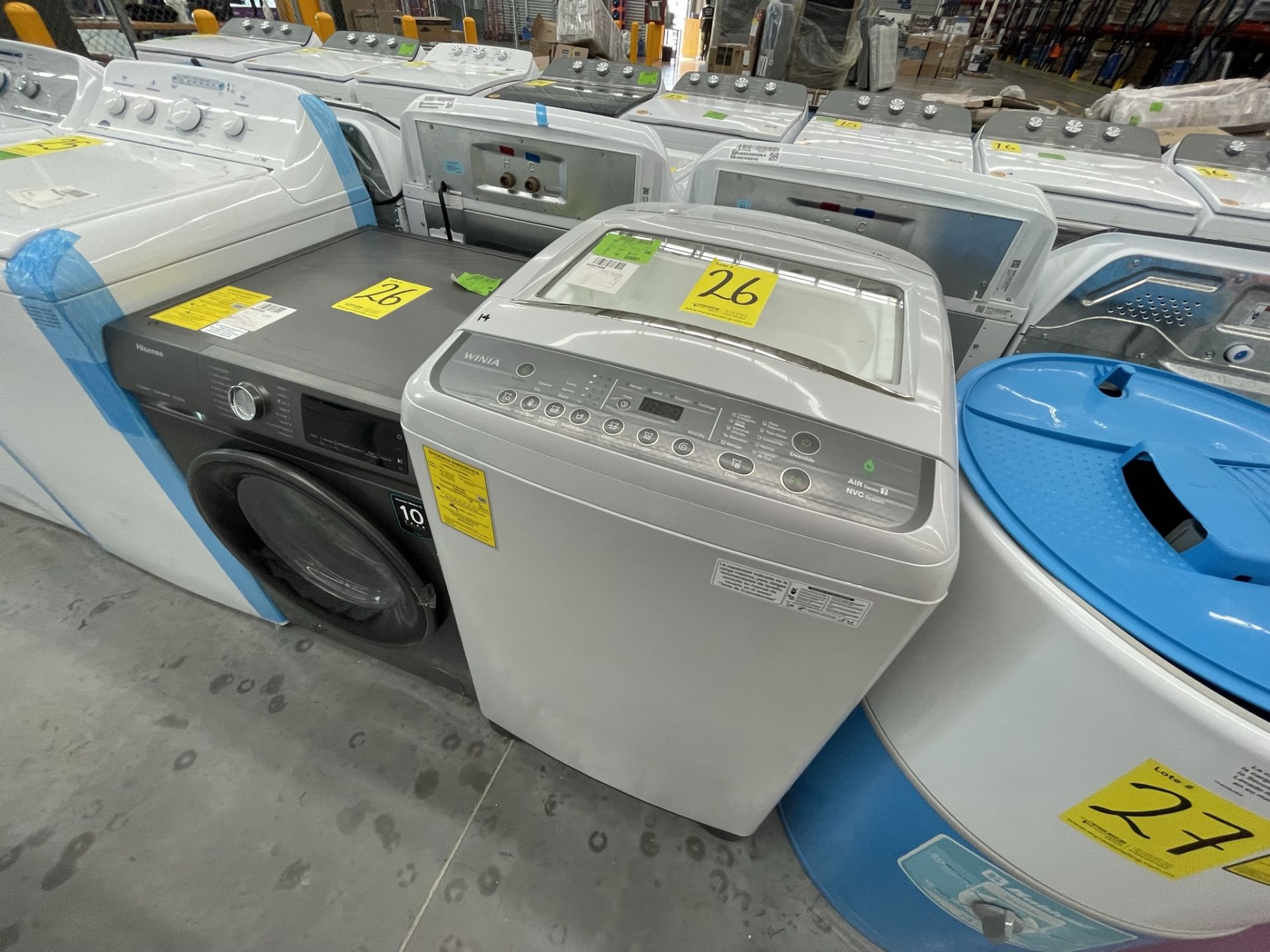 (Detalle estético) Lote de 1 Lavasecadora y 1 lavadora contiene: Lavasecadora de 15/10 KG Marca HIS - Image 2 of 5
