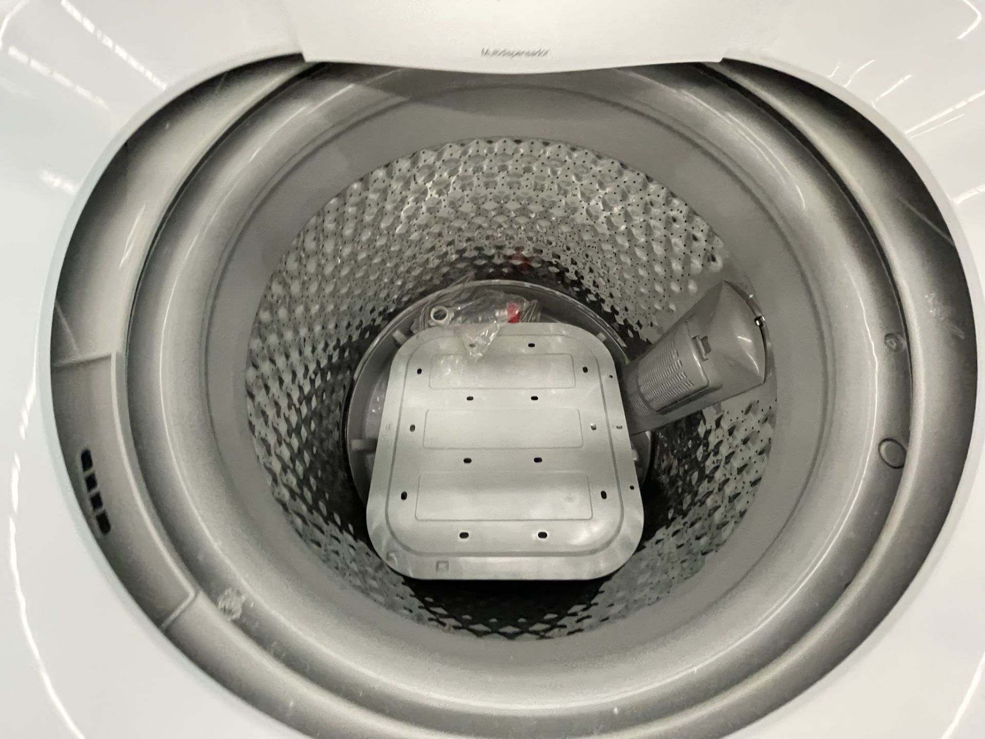 (Detalle estético) Lote de 2 lavadoras contiene: 1 Lavadora de 17 KG Marca ATVIO, ModeloTL17KG, Ser - Image 4 of 6