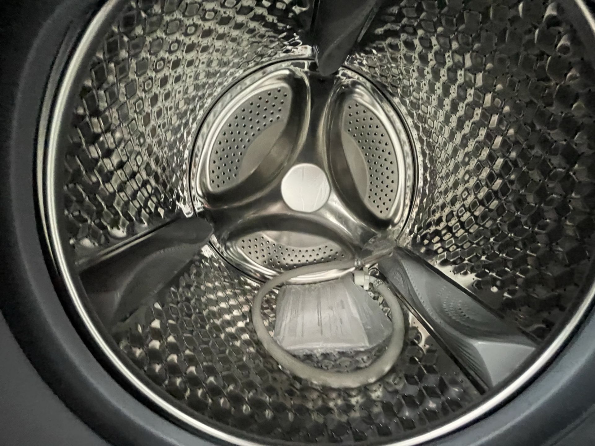(Detalle estético) Lote de 2 lavadoras contiene: 1 Lavadora de 15 KG Marca ATVIO, Modelo 8MWTW1813M - Image 4 of 6