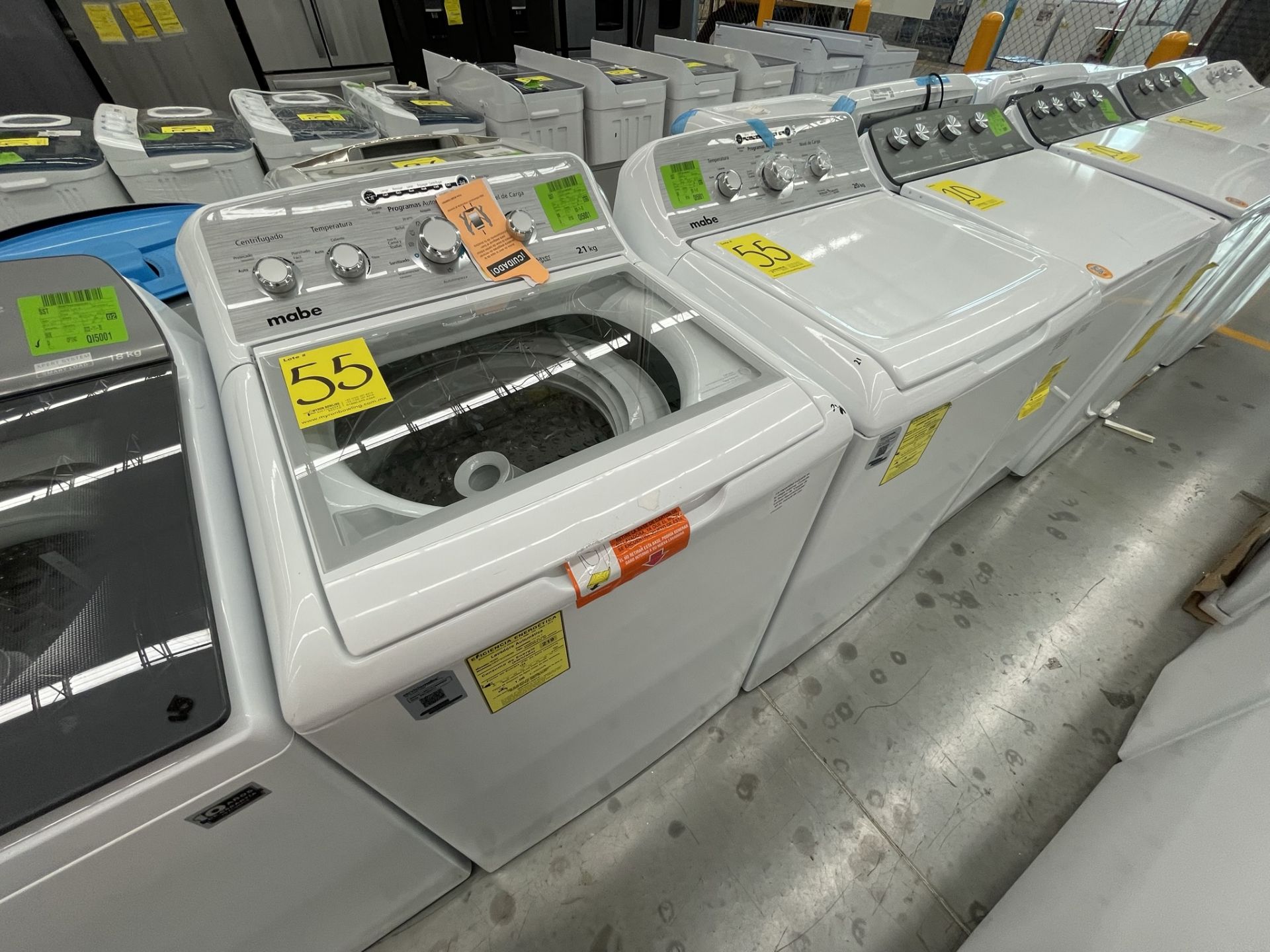 (Detalle estético) Lote de 2 lavadoras contiene: Lavadora de 20 KG Marca MABE, Modelo LMA70213CBAB0 - Image 3 of 6