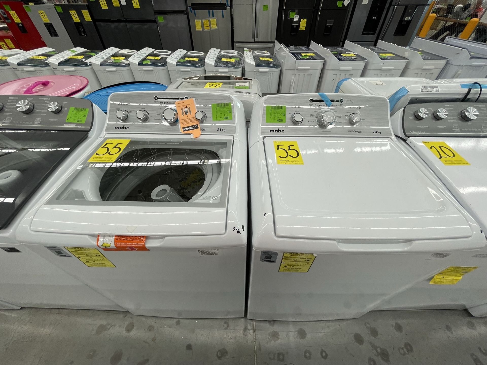 (Detalle estético) Lote de 2 lavadoras contiene: Lavadora de 20 KG Marca MABE, Modelo LMA70213CBAB0