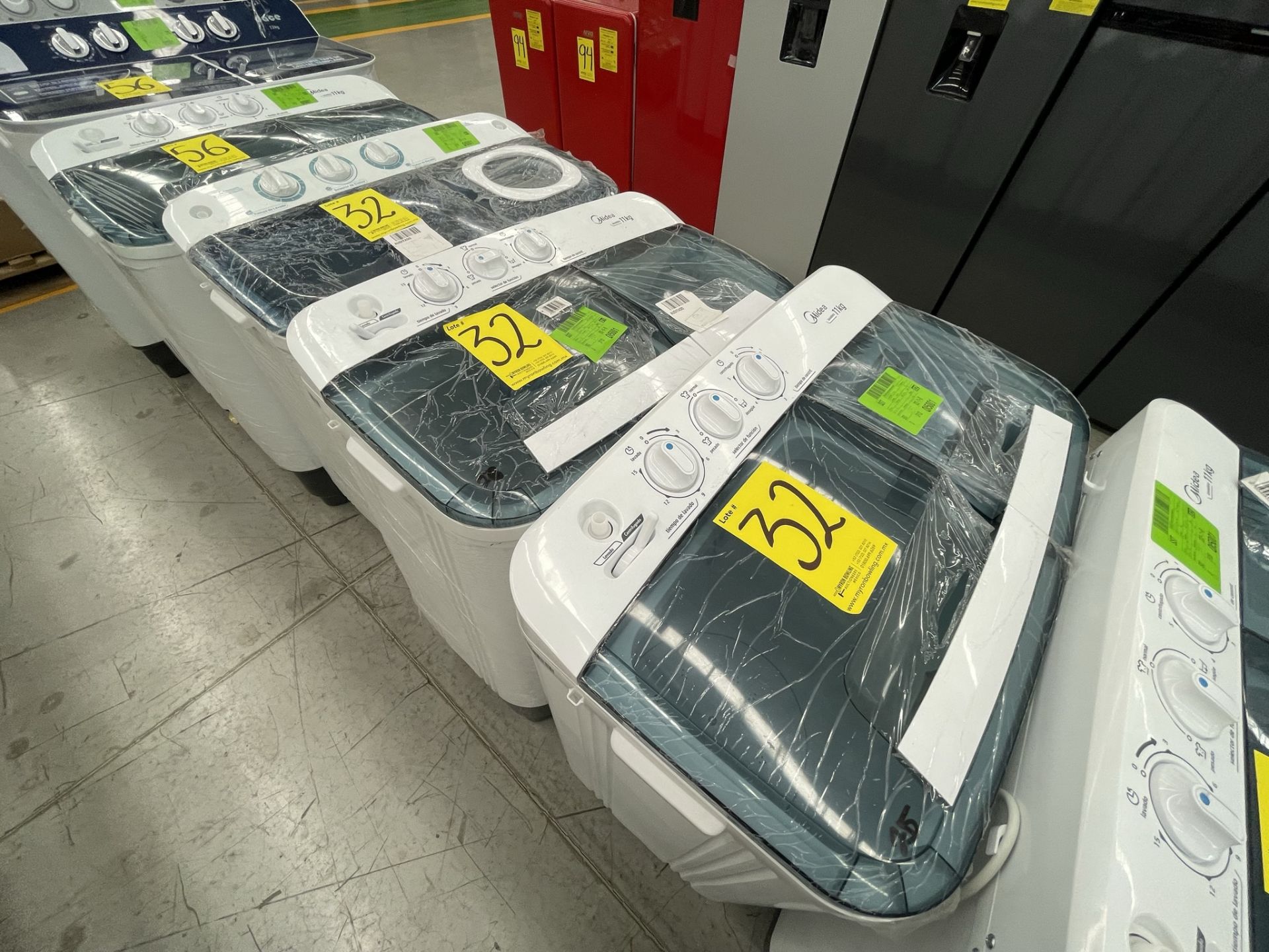 (Detalle estético) Lote de 3 lavadoras contiene: 1 Lavadora de 11 KG Marca ATVIO, Modelo TT11KG, CO - Image 2 of 5