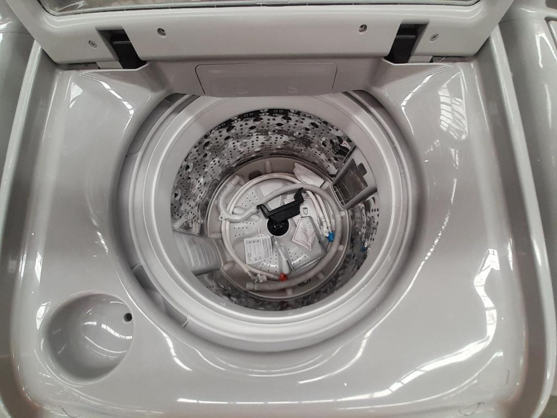 Lote de 2 lavadoras contiene: 1 lavadora de 19 KG Marca WINIA, Modelo DG1B386CWW1, Serie ND, Color - Image 5 of 6