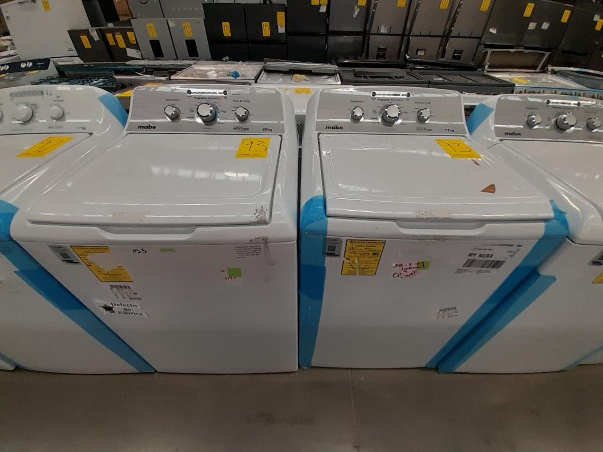 Lote de 2 lavadoras Contiene: 1 lavadora de 20 KG Marca MABE, Modelo LMA70213CBAB03, Serie S19193,