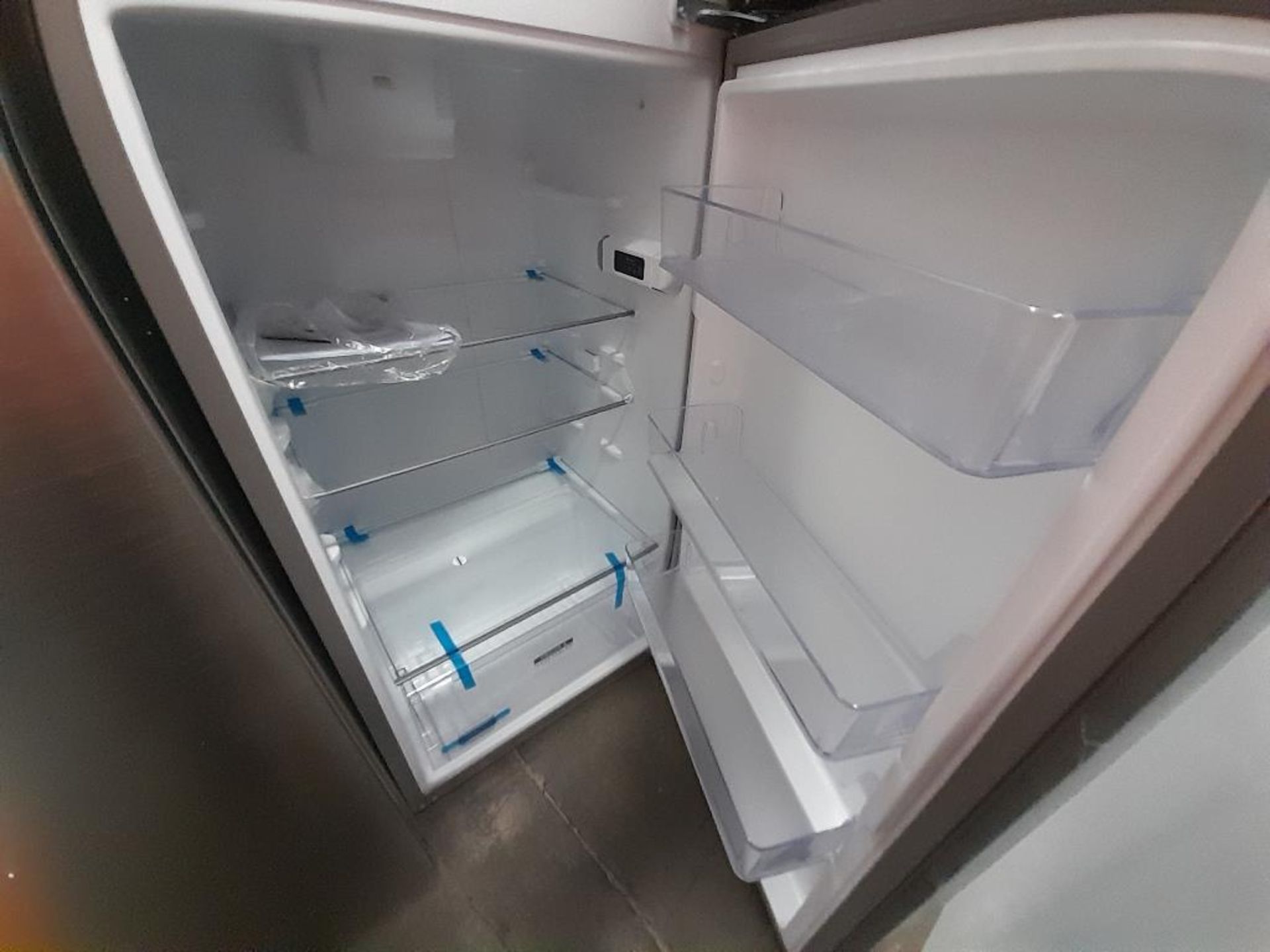 Lote de 2 refrigeradores contiene: 1 Refrigerador Marca WHIRLPOOL, Modelo WT1130M, Serie ND, Color - Image 5 of 8