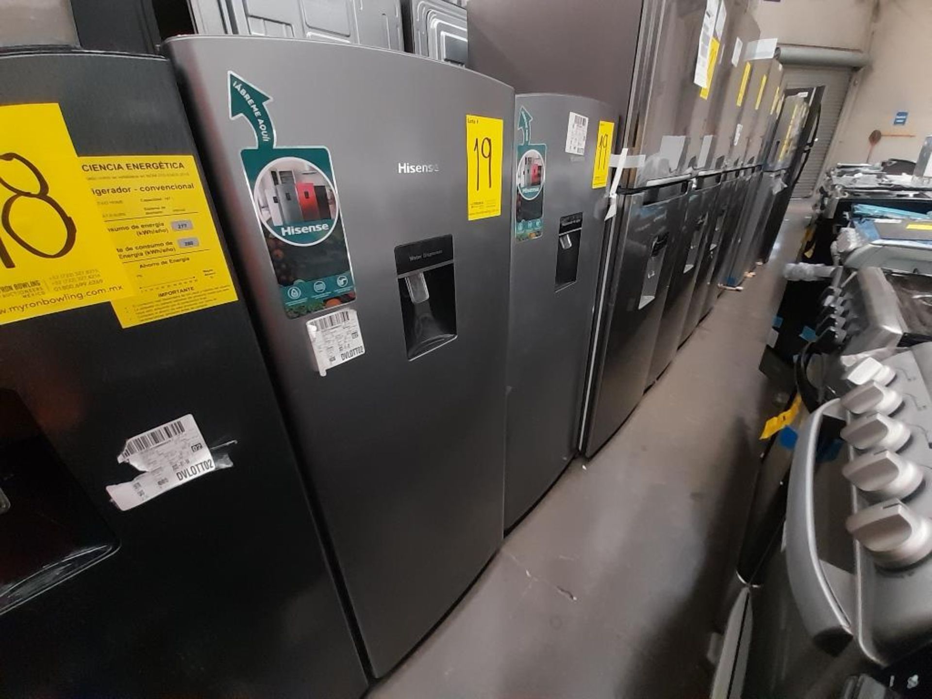 Lote de 2 refrigeradores Contiene: 1 Refrigerador Con Dispensador De Agua Marca HISENSE, Modelo 63D - Image 2 of 6