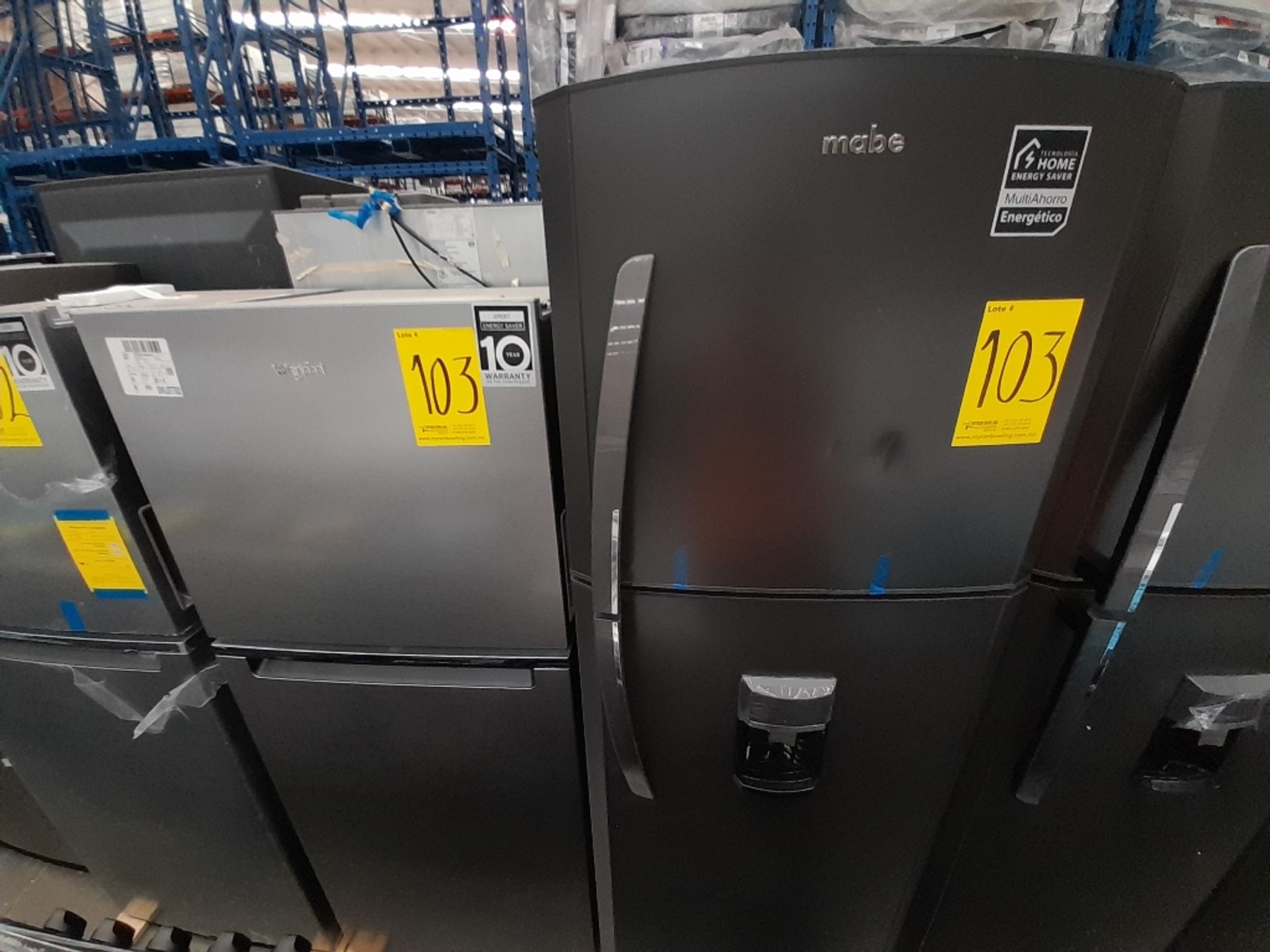 Lote de 2 refrigeradores contiene: 1 Refrigerador Con Dispensador De Agua MABE, Modelo FJMRDA, Seri
