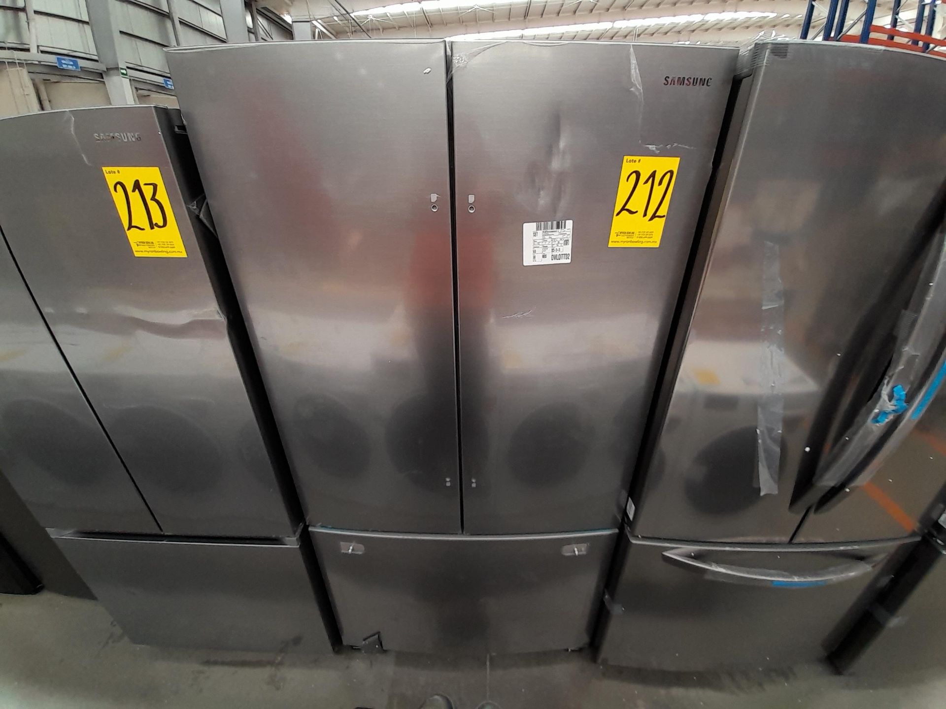 1 Refrigerador Marca SAMSUNG, Modelo RF28T5A0159, Serie 01246B, Color GRIS (Detalles Estéticos, no