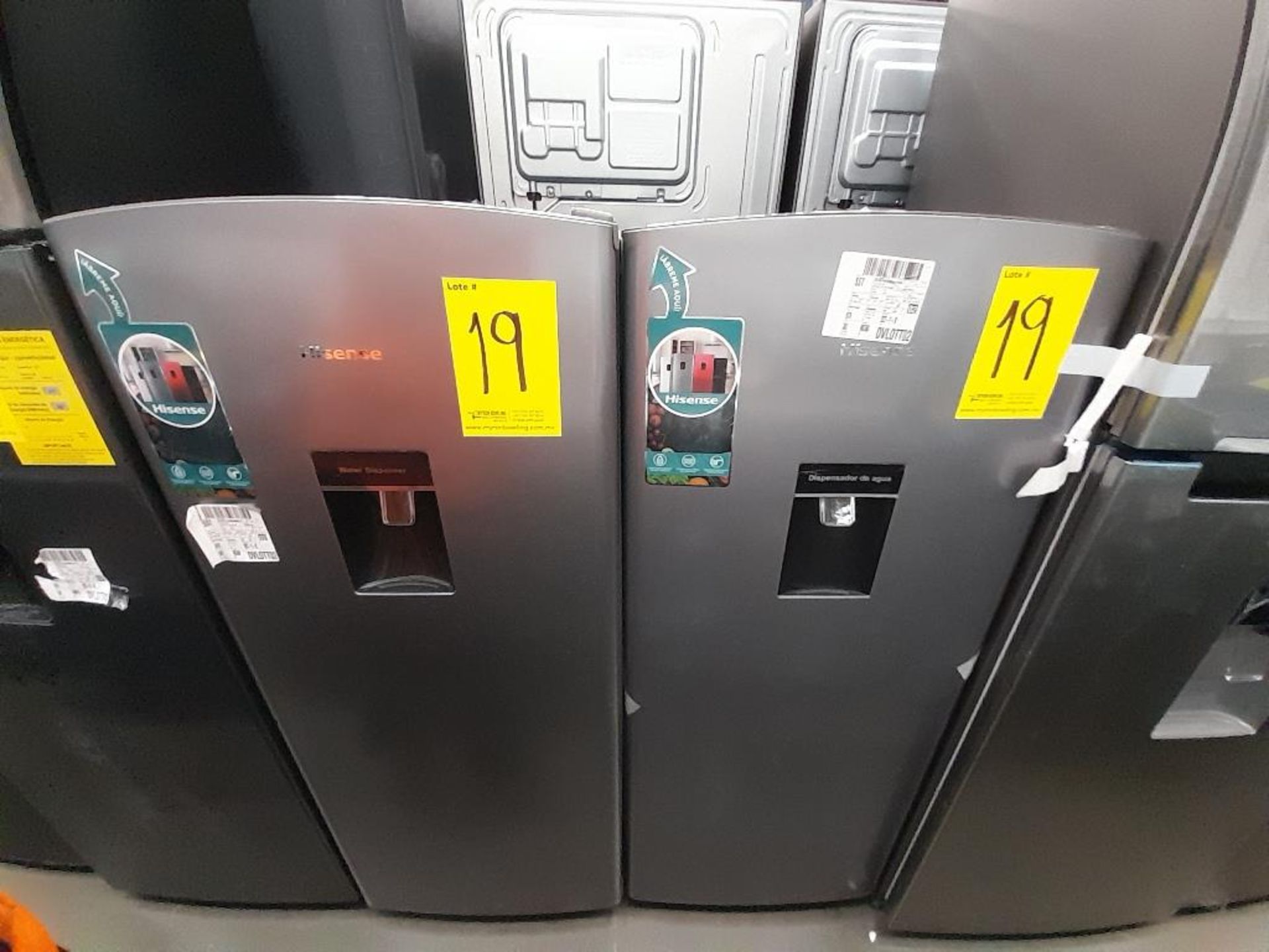 Lote de 2 refrigeradores Contiene: 1 Refrigerador Con Dispensador De Agua Marca HISENSE, Modelo 63D