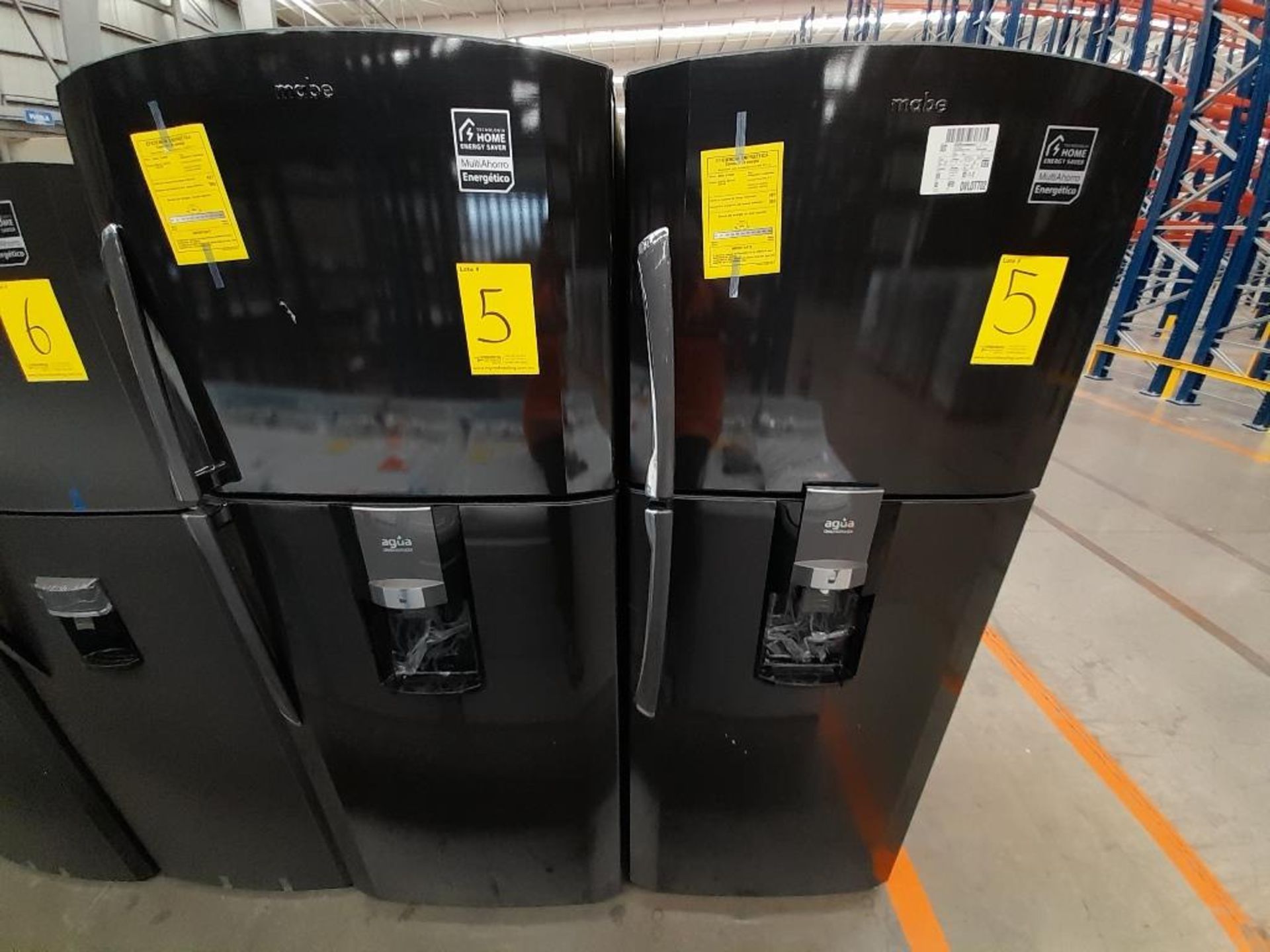 Lote de 2 refrigeradores contiene: 1 Refrigerador Con Dispensador De Agua Marca MABE, Modelo RMS510