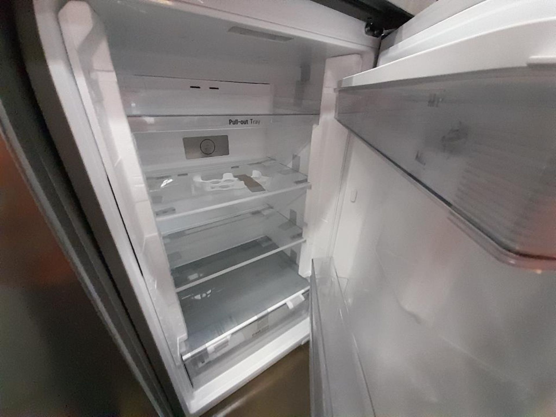 Lote de 2 refrigeradores Contiene: 1 refrigerador con dispensador de agua Marca LG, Modelo VT40WP, - Image 5 of 7