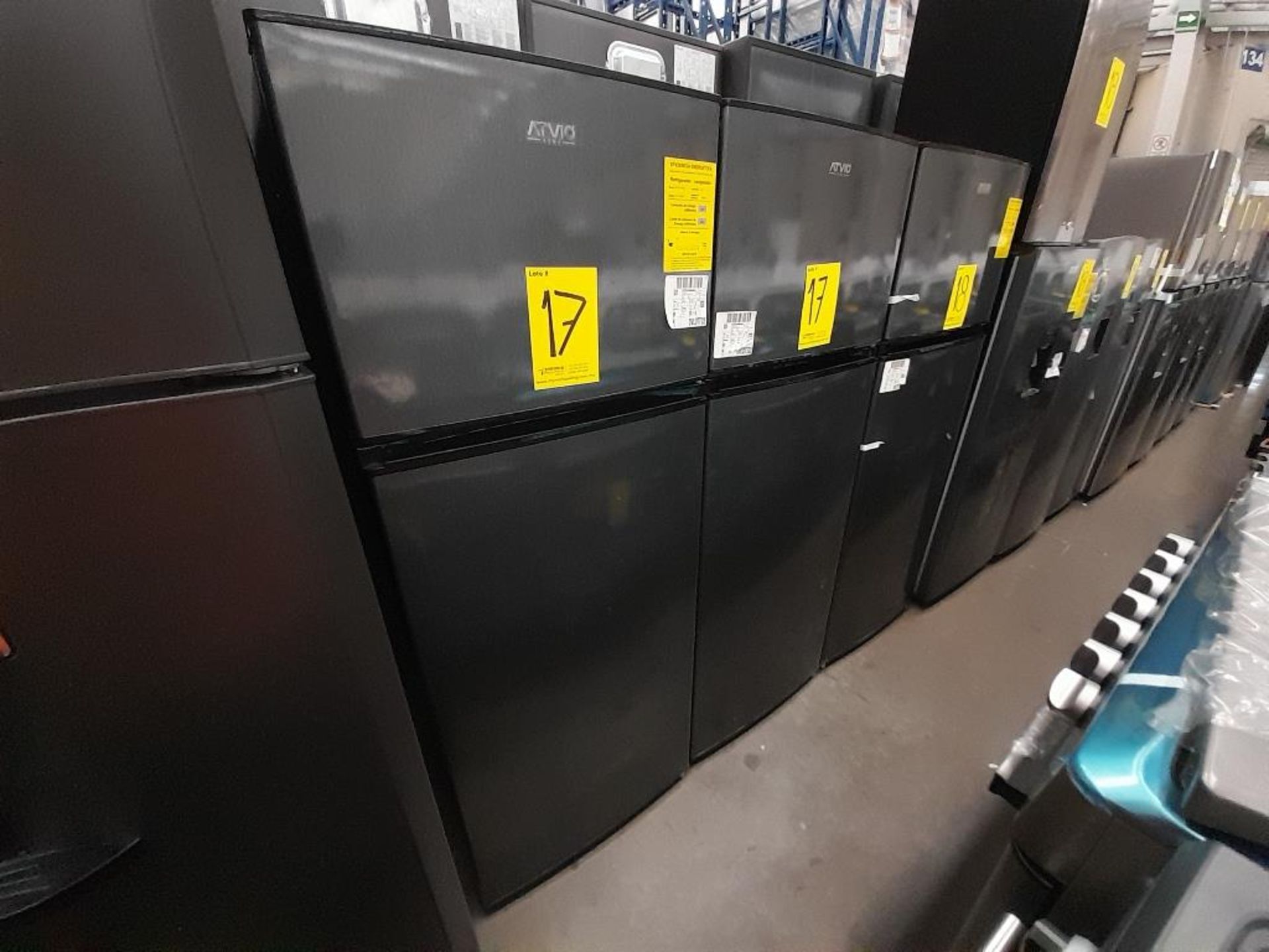 Lote de 2 refrigeradores contiene: 1 Refrigerador sin Dispensador De Agua Marca MABE, Modelo RMS510 - Image 2 of 8