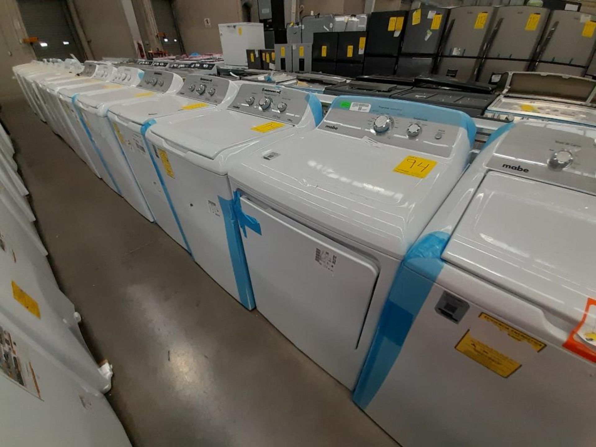 Lote de Lavadora y Secadora contiene: 1 lavadora de 18 KG Marca MABE, Modelo LMA78113VCAB00, Serie - Image 2 of 6