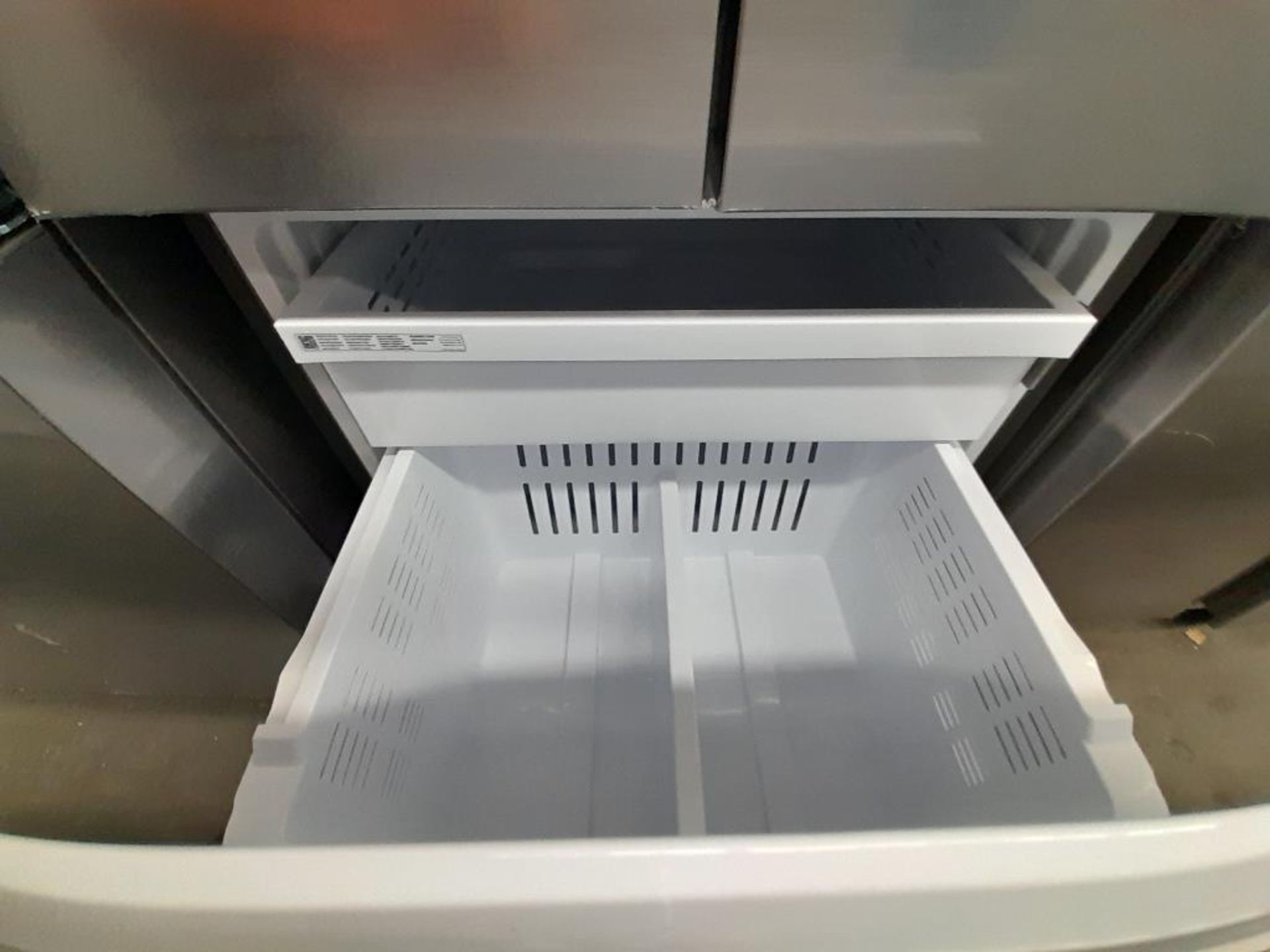Lote de 1 Refrigerador Marca SAMSUNG, Modelo RF22A401059, Serie 100923F, Color GRIS;(Detalles estét - Image 5 of 6
