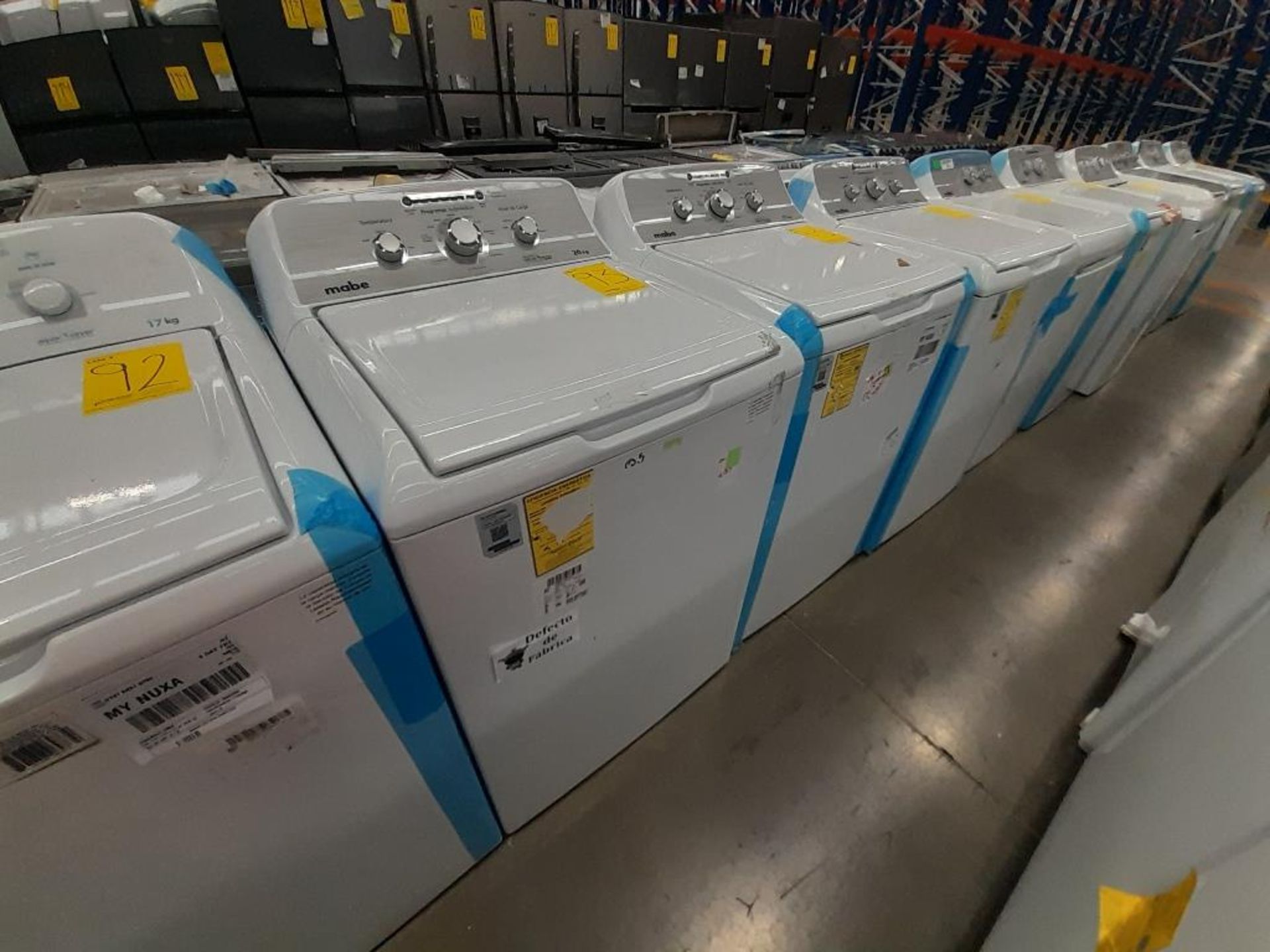 Lote de 2 lavadoras Contiene: 1 lavadora de 20 KG Marca MABE, Modelo LMA70213CBAB03, Serie S19193, - Image 2 of 6