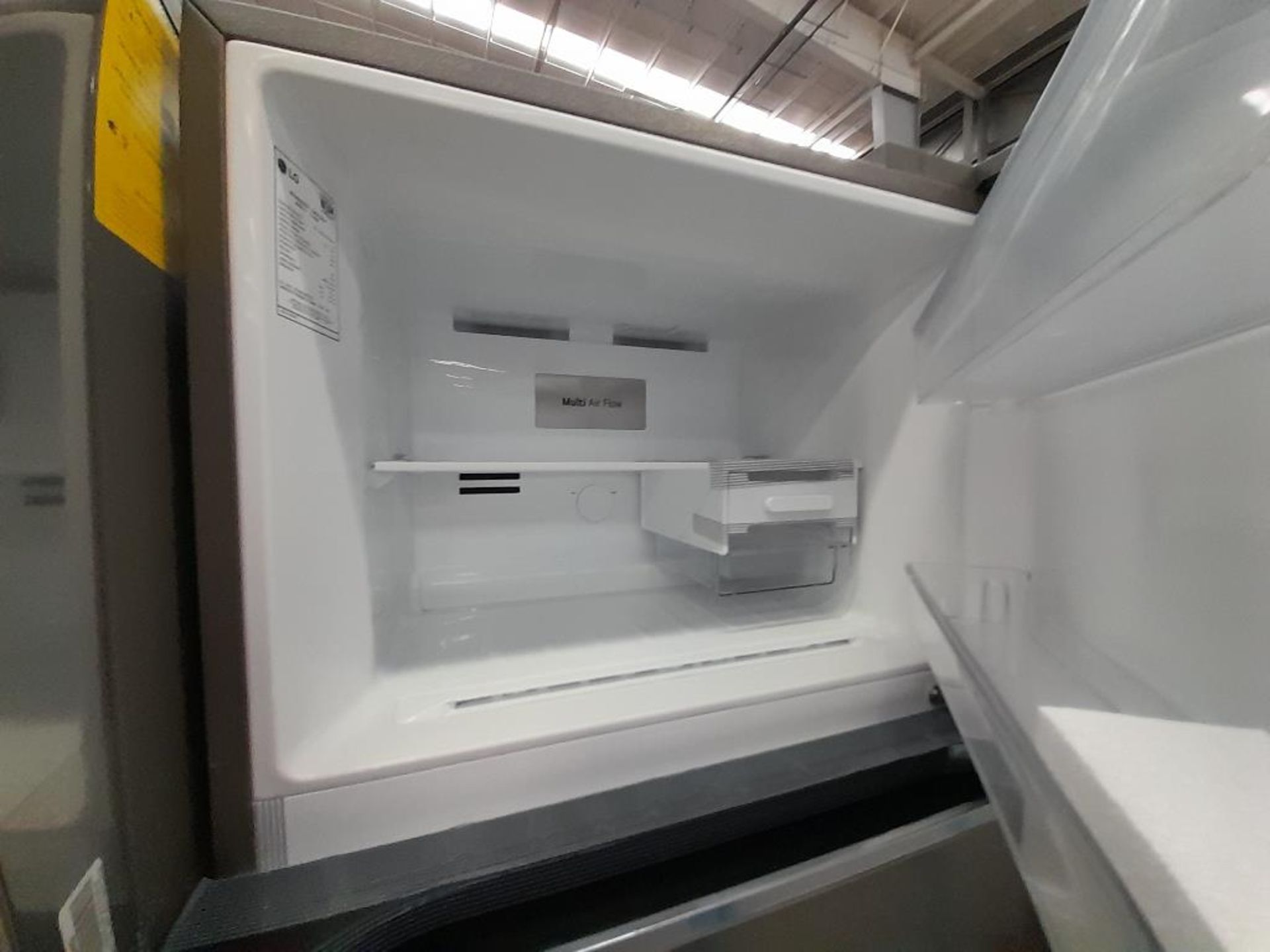 Lote de 2 refrigeradores Contiene: 1 refrigerador con dispensador de agua Marca LG, Modelo VT40WP, - Image 6 of 7