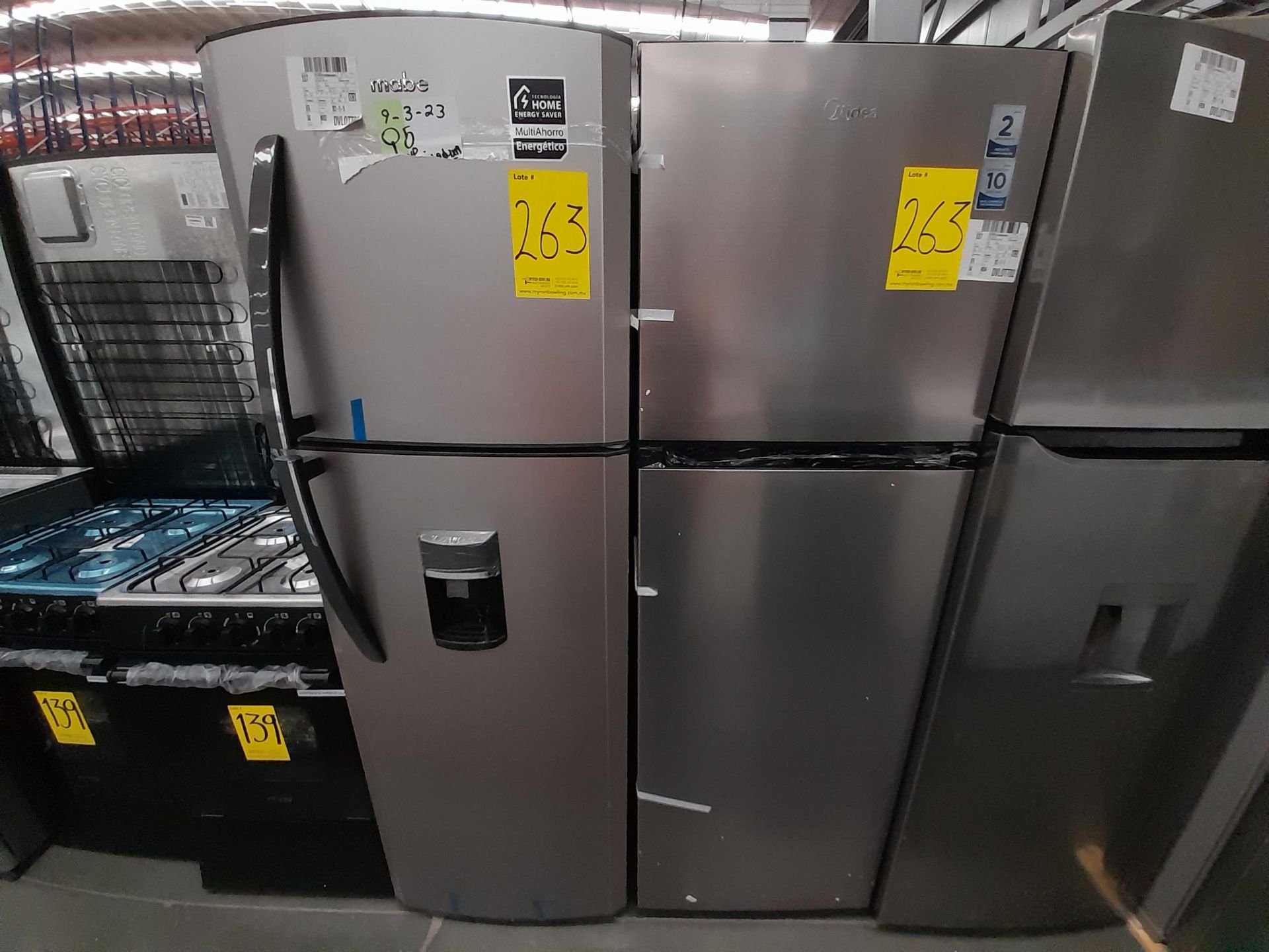 Lote de 2 refrigeradores Contiene: 1 Refrigerador Con Dispensador De Agua Marca MABE, Modelo RMA250
