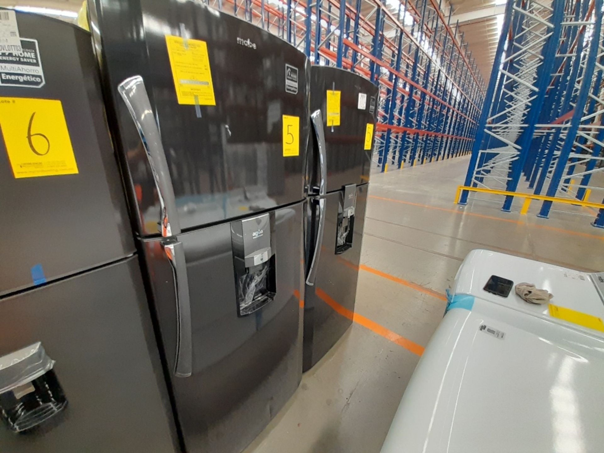 Lote de 2 refrigeradores contiene: 1 Refrigerador Con Dispensador De Agua Marca MABE, Modelo RMS510 - Image 2 of 8