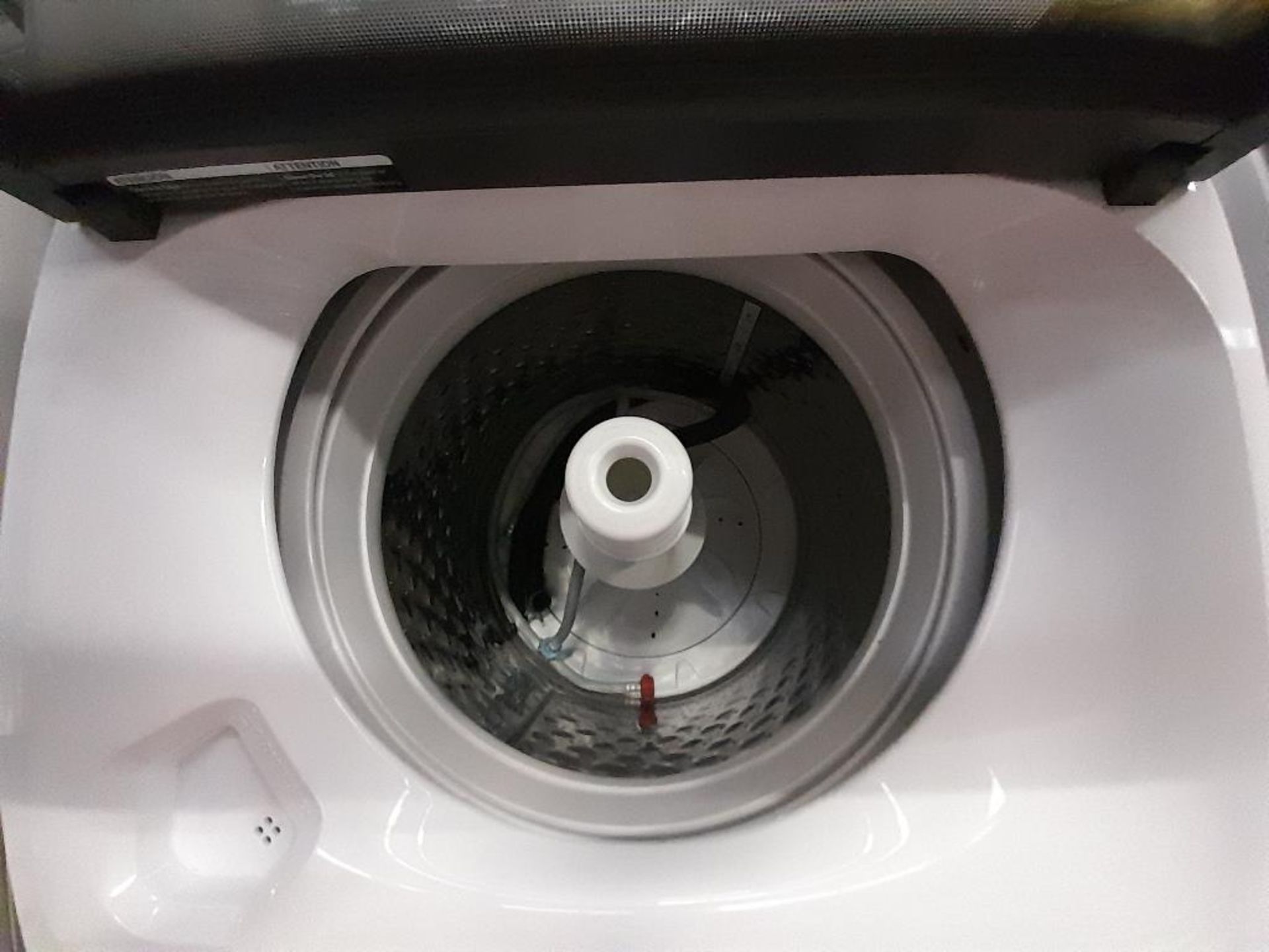 Lote de 2 lavadoras Contiene: 1 lavadora de 18 KG Marca WHIRLPOOL, Modelo 8MWTW1813WJM0, Serie HLC0 - Image 5 of 6