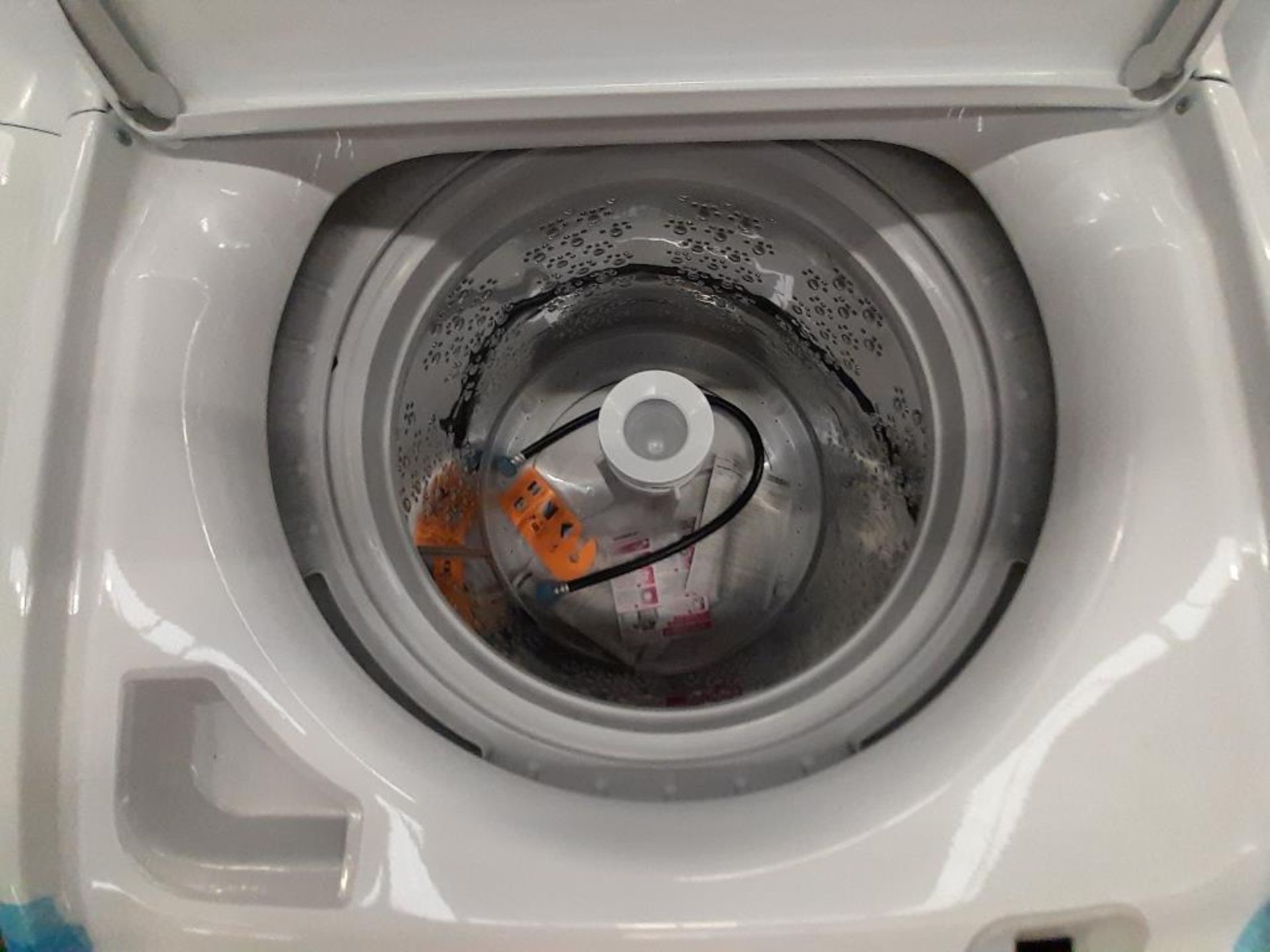 Lote de Lavadora y Secadora contiene: 1 lavadora de 16 KG Marca MABE, Modelo LMA76112CBAB02, Serie - Image 4 of 5