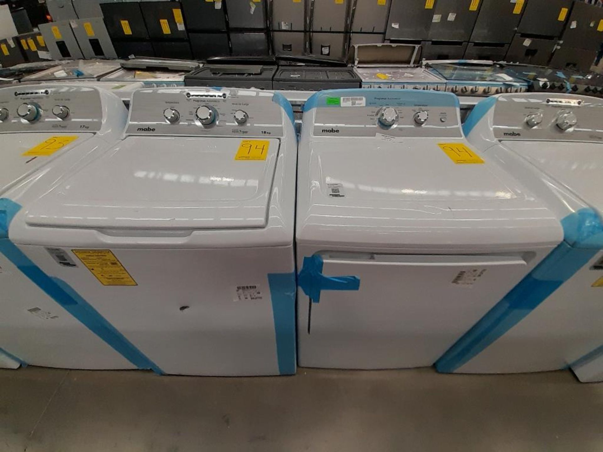 Lote de Lavadora y Secadora contiene: 1 lavadora de 18 KG Marca MABE, Modelo LMA78113VCAB00, Serie