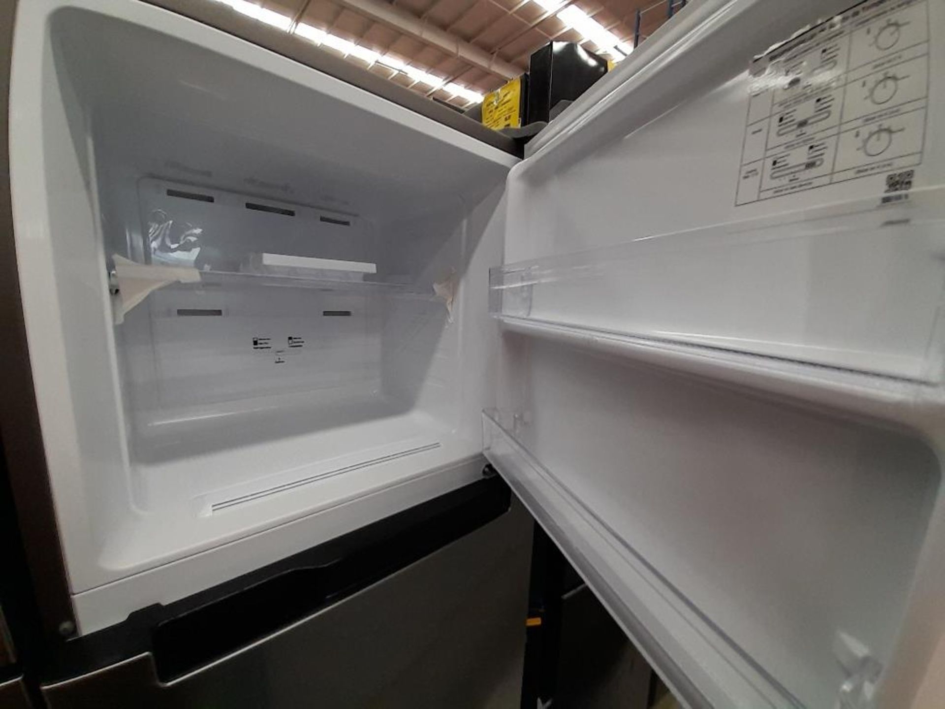 Lote de 2 refrigeradores contiene: 1 Refrigerador Con Dispensador De Agua Marca SAMSUNG, Modelo A51 - Image 6 of 8