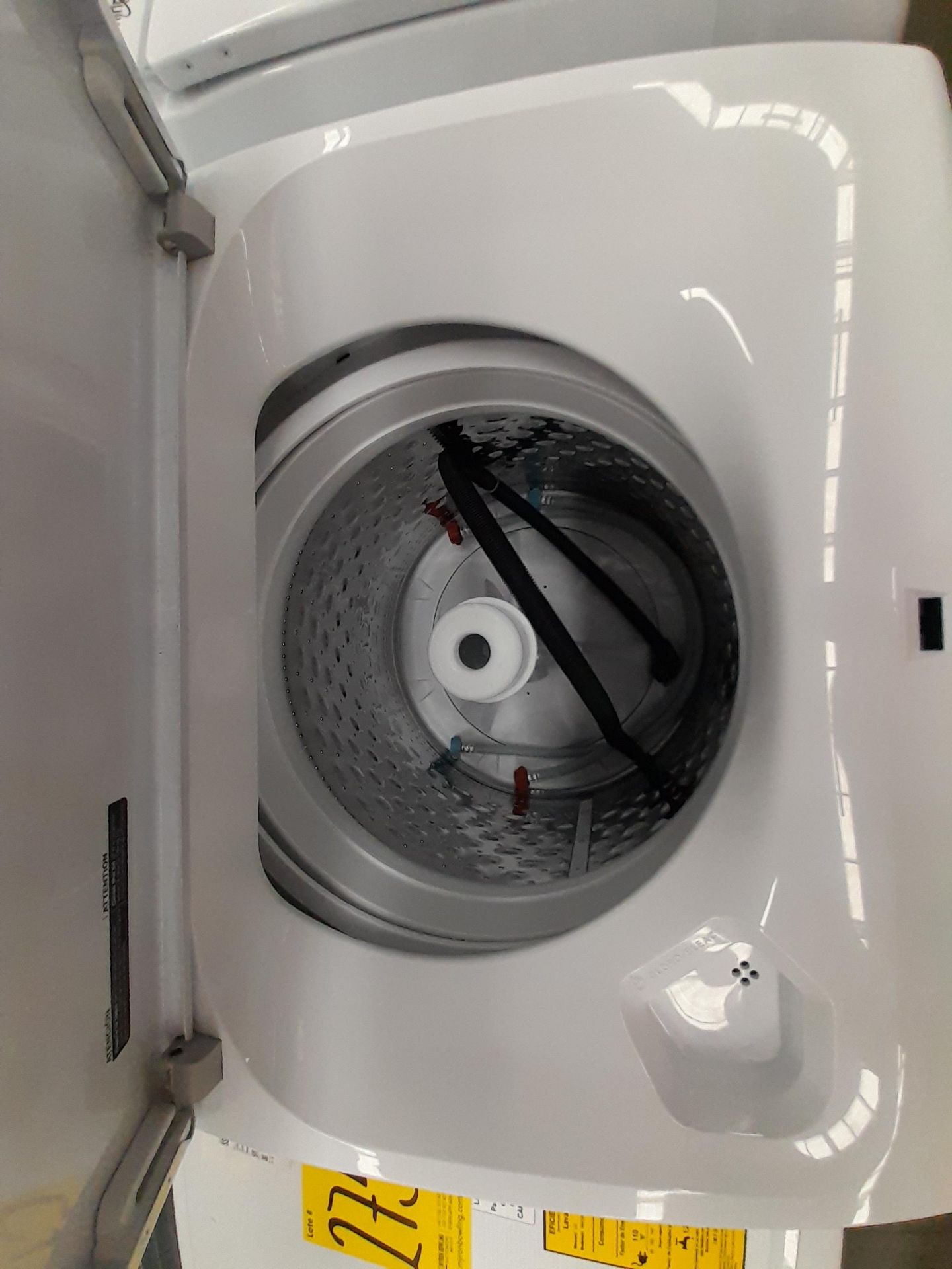 Lote de 2 lavadoras Contiene: 1 lavadora de 17 KG, marca WHIRLPOOL, modelo 8MWTW1713MJQ1, serie HLC - Image 4 of 6