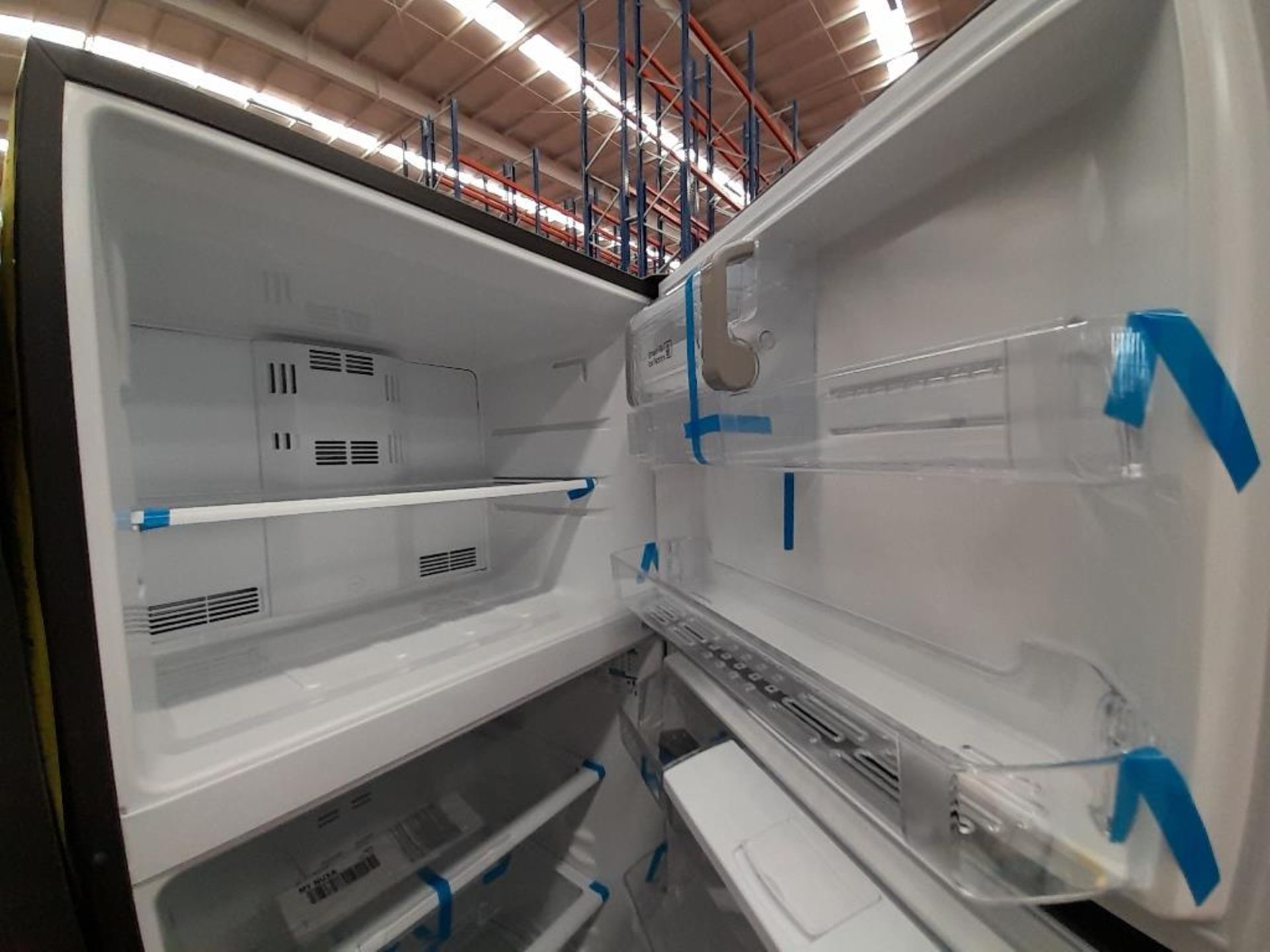 Lote de 2 refrigeradores contiene: 1 Refrigerador Con Dispensador De Agua Marca MABE, Modelo RMS510 - Image 6 of 8