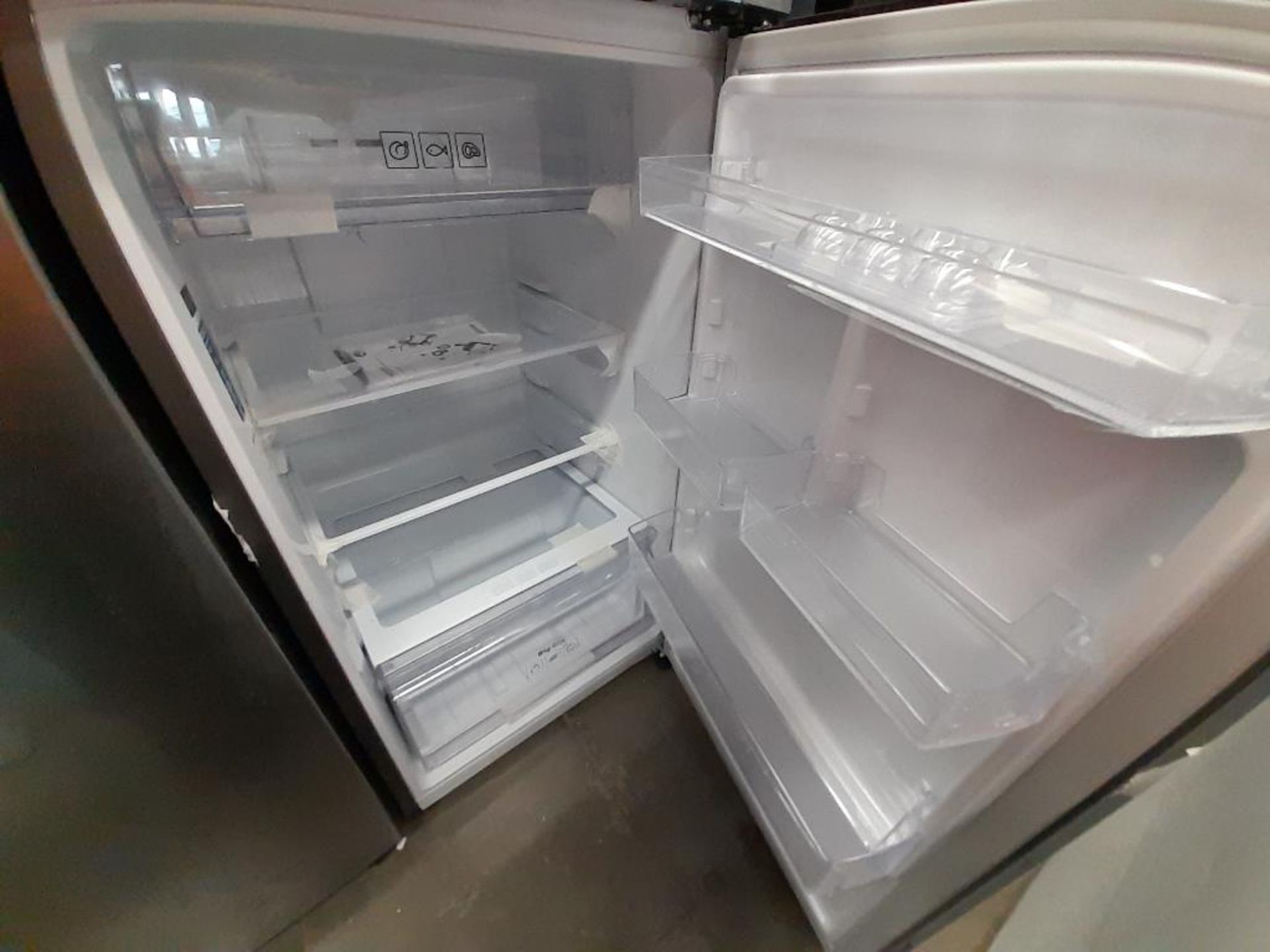 Lote de 2 refrigeradores contiene: 1 Refrigerador Con Dispensador De Agua Marca SAMSUNG, Modelo A51 - Image 7 of 8