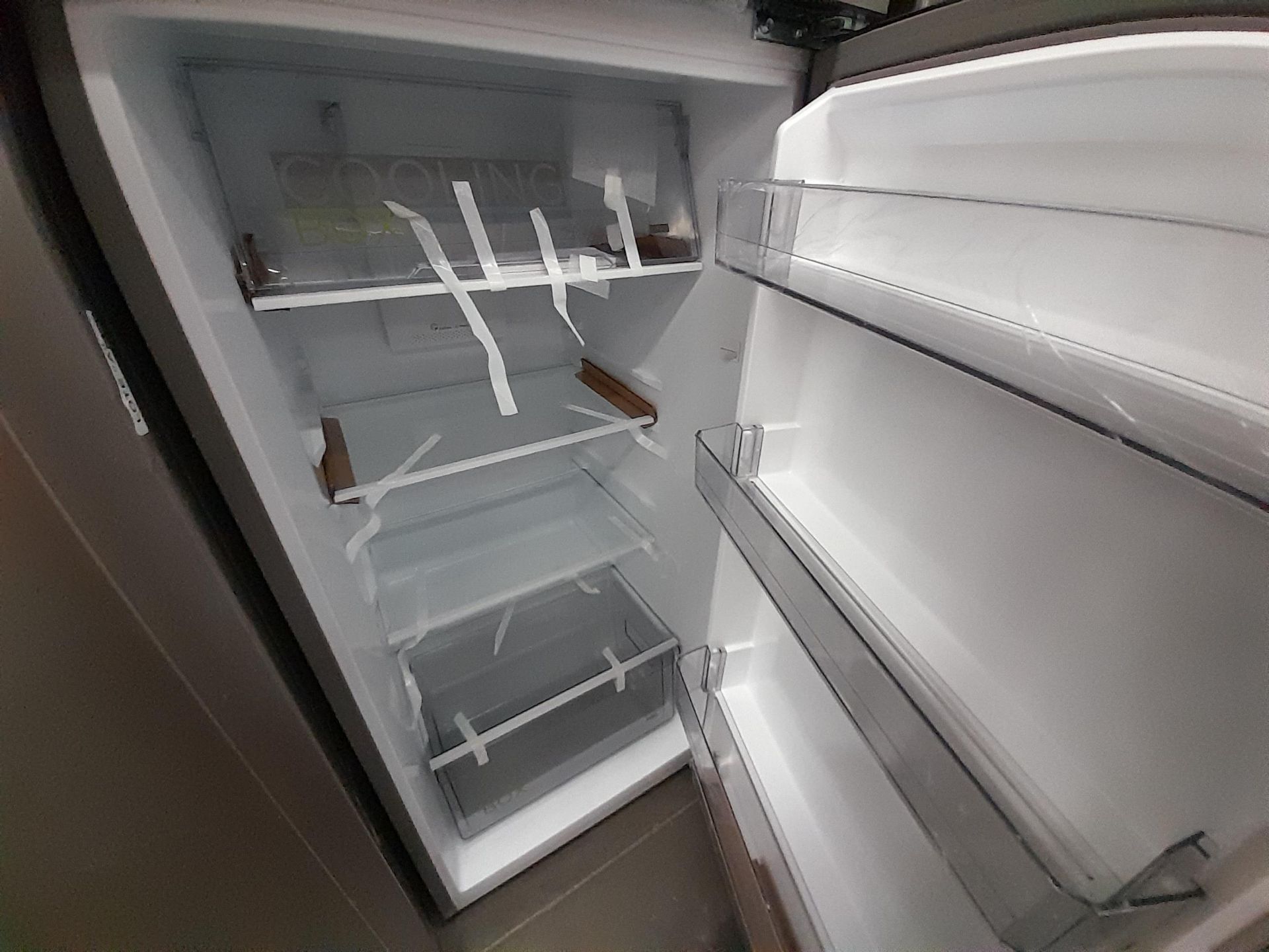 Lote de 2 refrigeradores Contiene: 1 Refrigerador Con Dispensador De Agua Marca MABE, Modelo RMA250 - Image 6 of 8